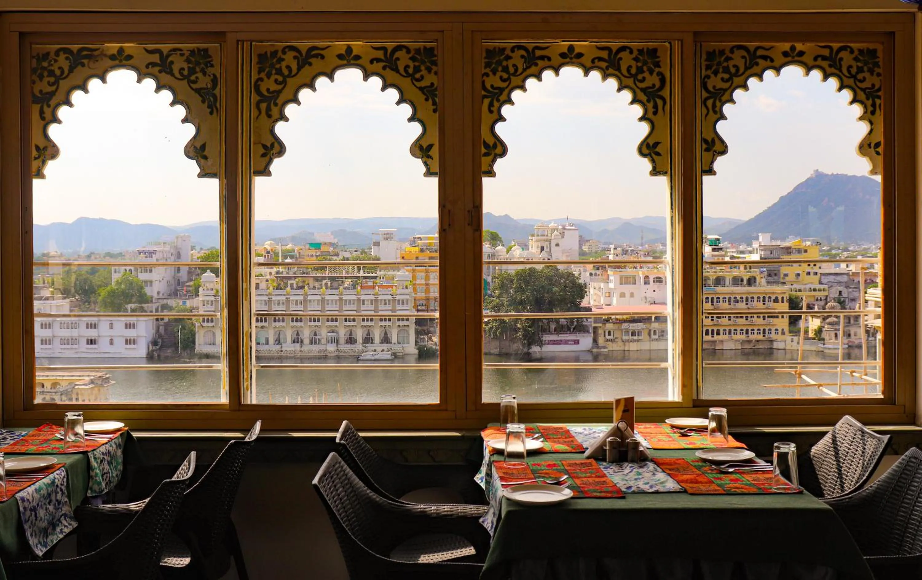 Restaurant/places to eat in Hotel Mewar Haveli - At Lake Pichola