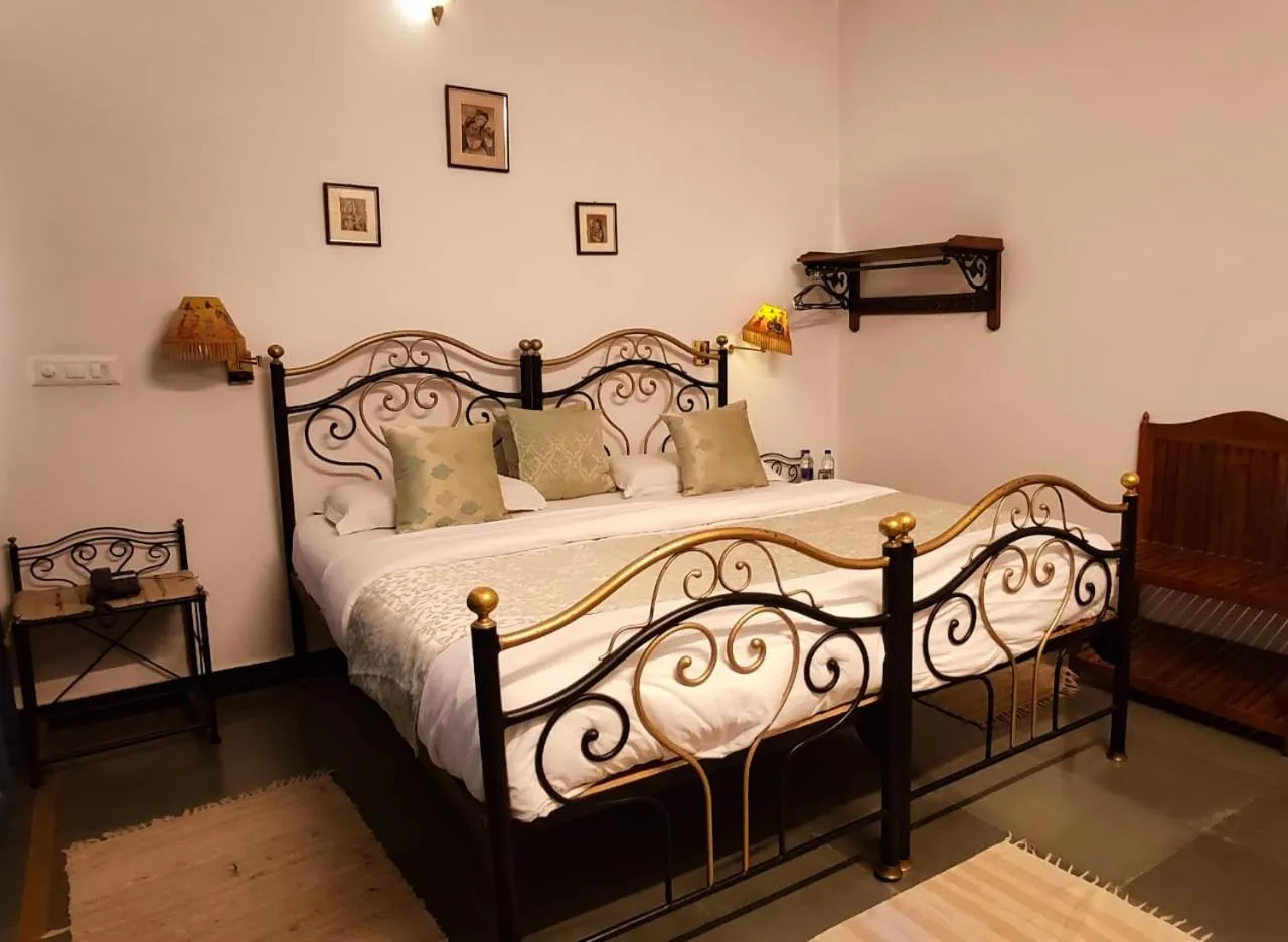 Bed in Hotel Mewar Haveli - At Lake Pichola