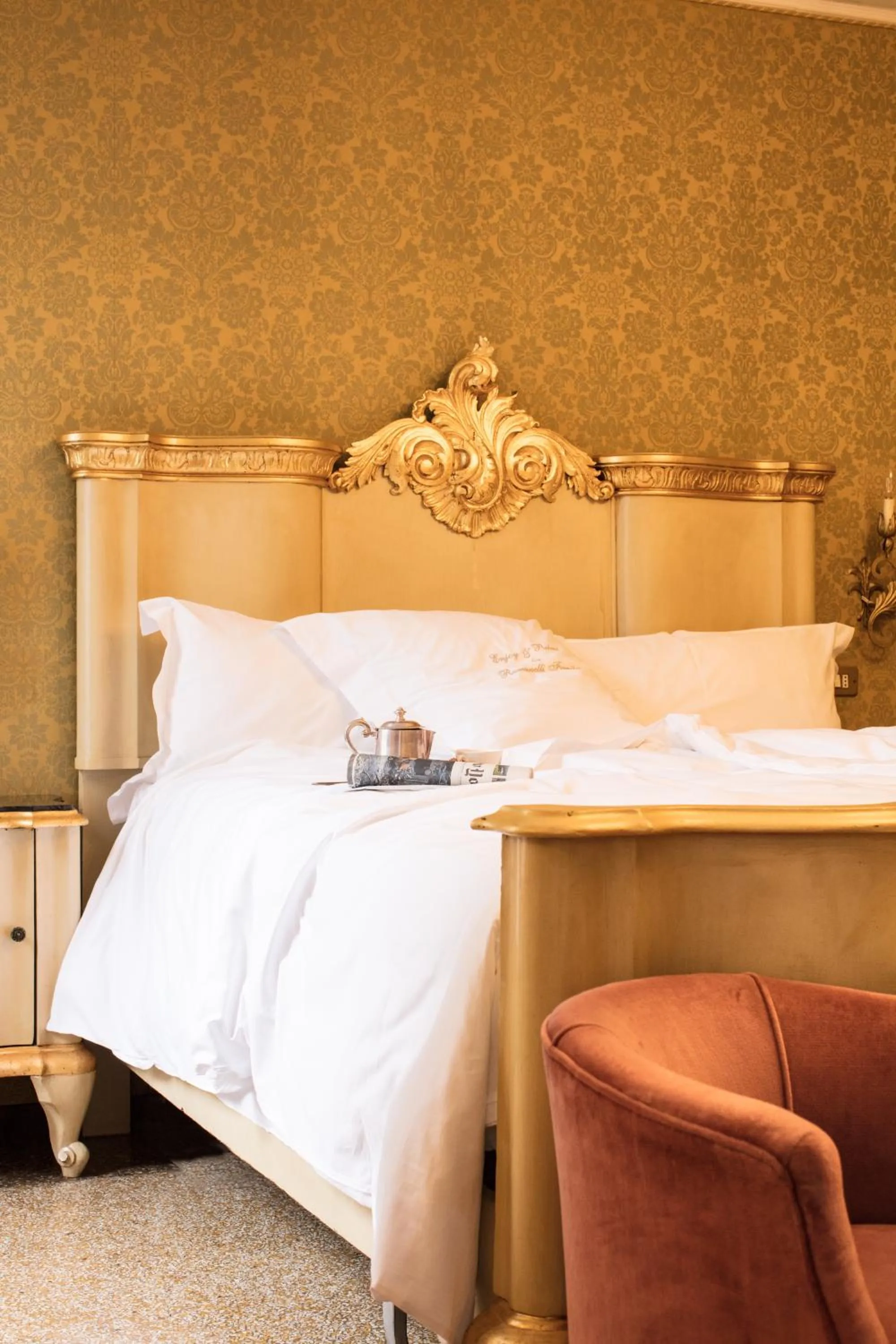 Bed in Hotel Flora - By Romanelli Family