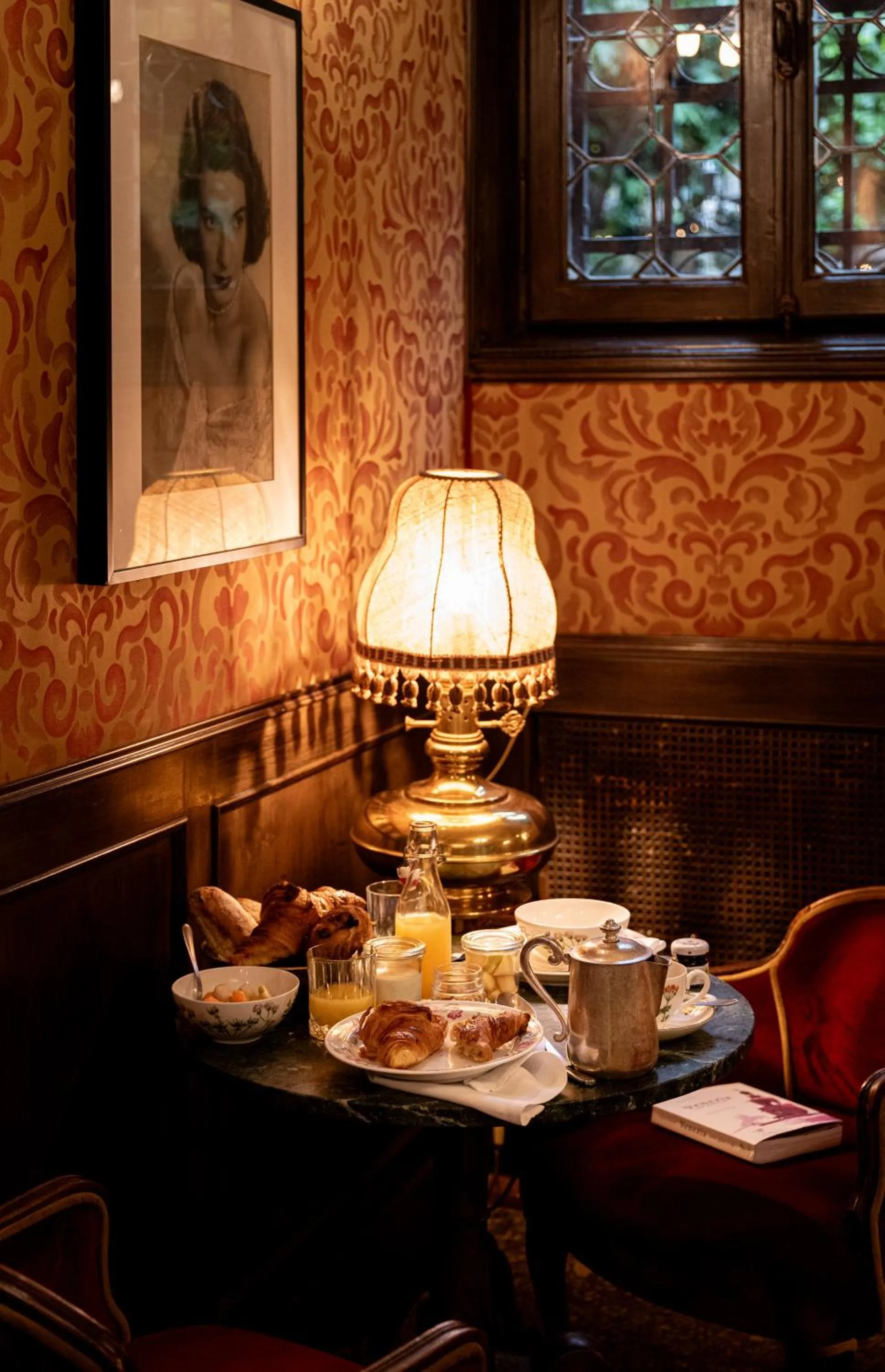 Lounge or bar in Hotel Flora - By Romanelli Family