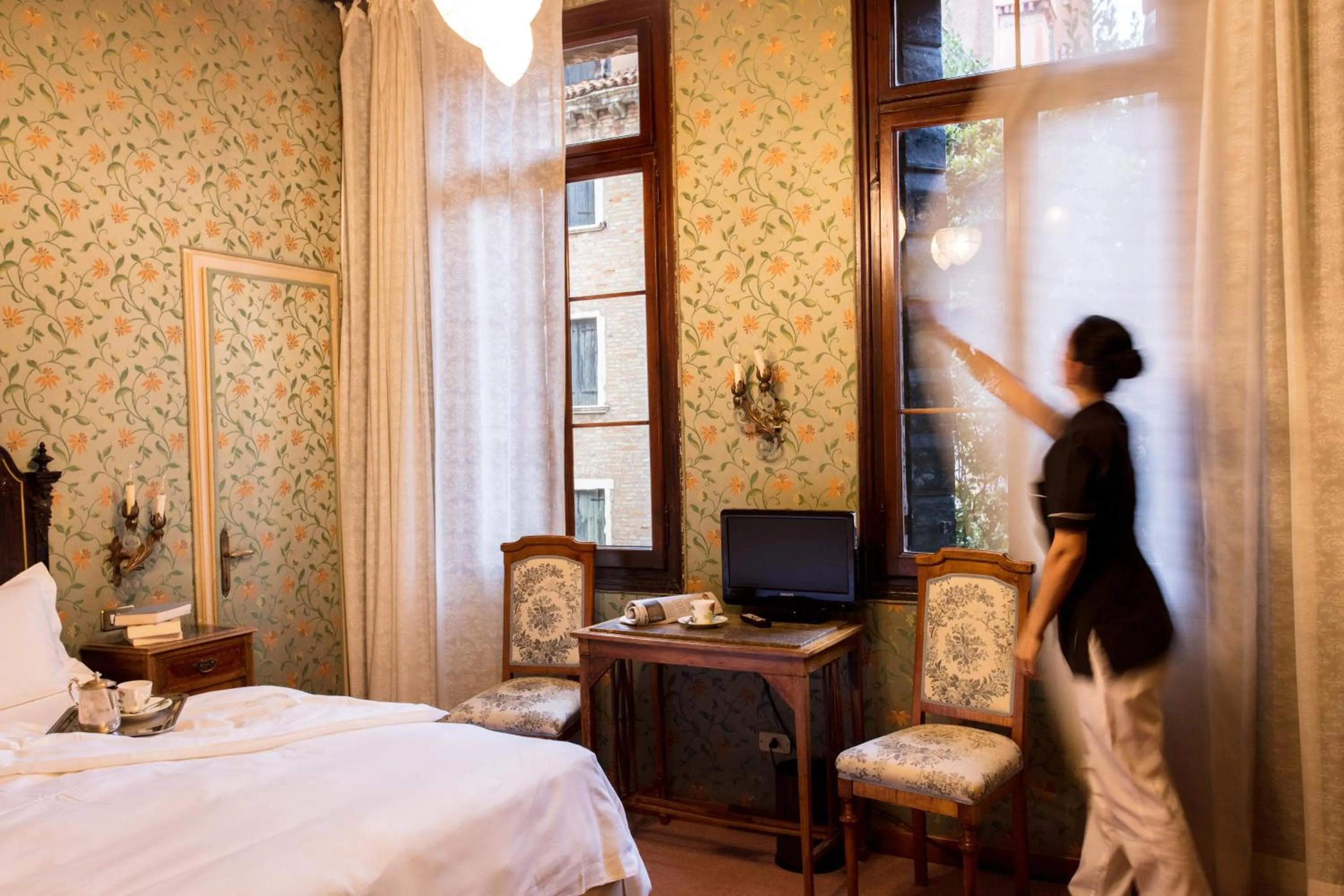 Bed in Hotel Flora - By Romanelli Family