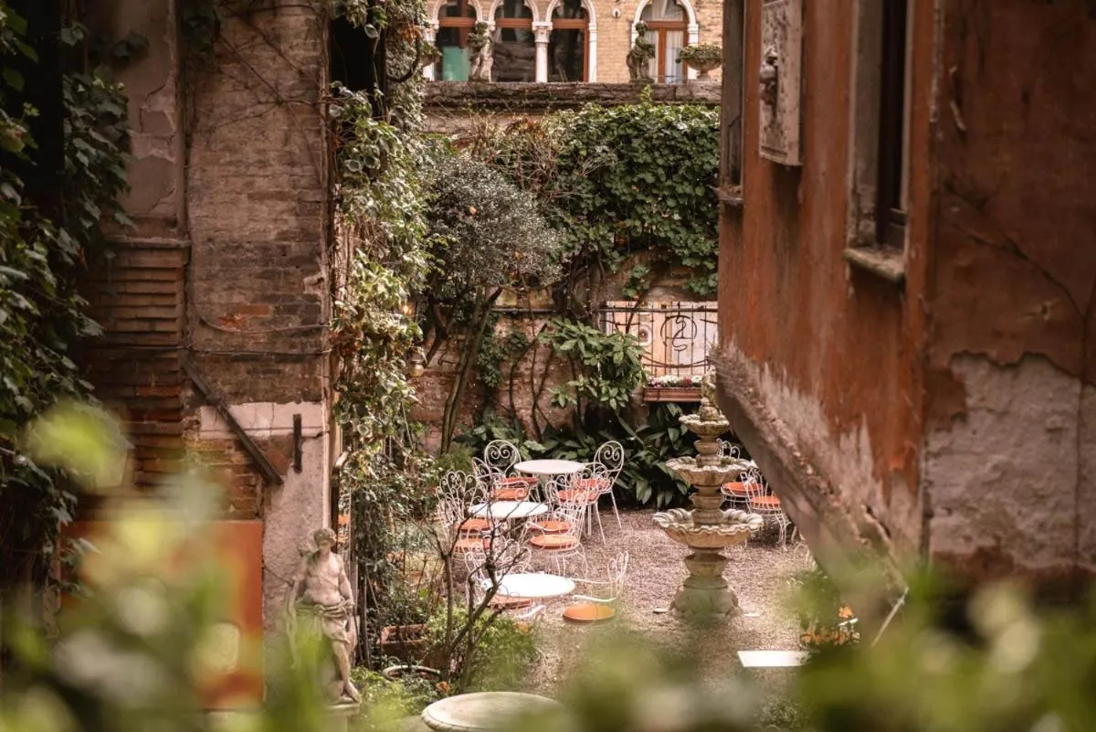 Hotel Flora - By Romanelli Family