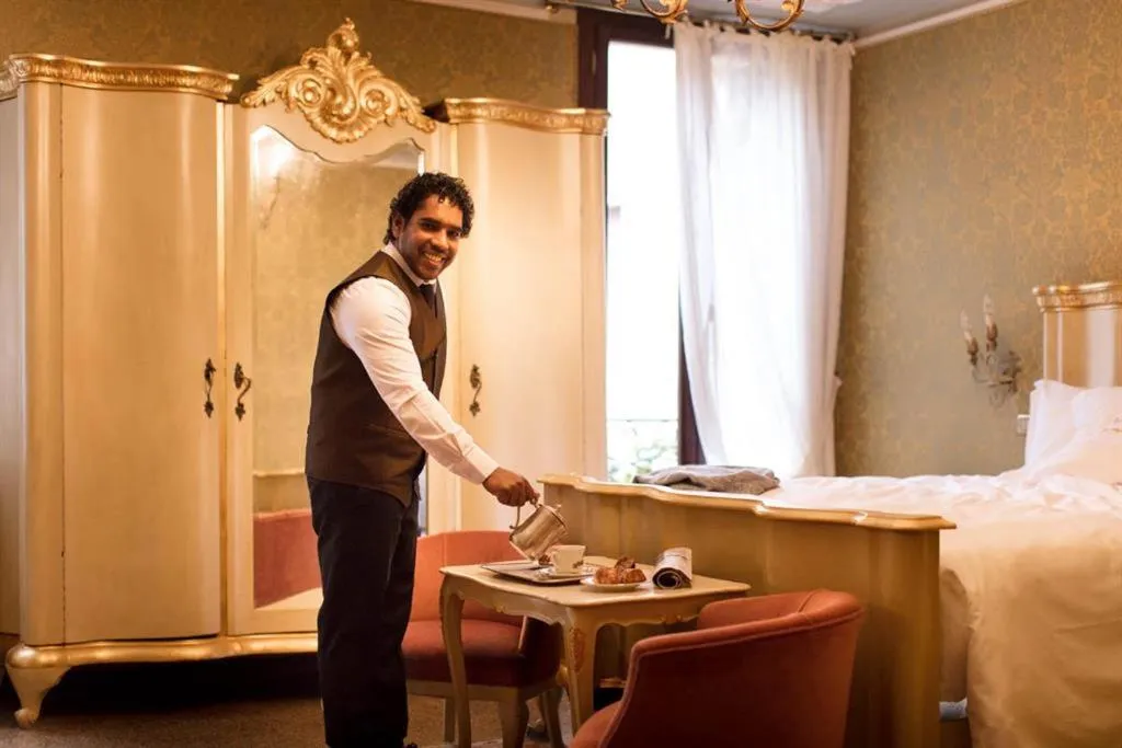 Bed in Hotel Flora - By Romanelli Family