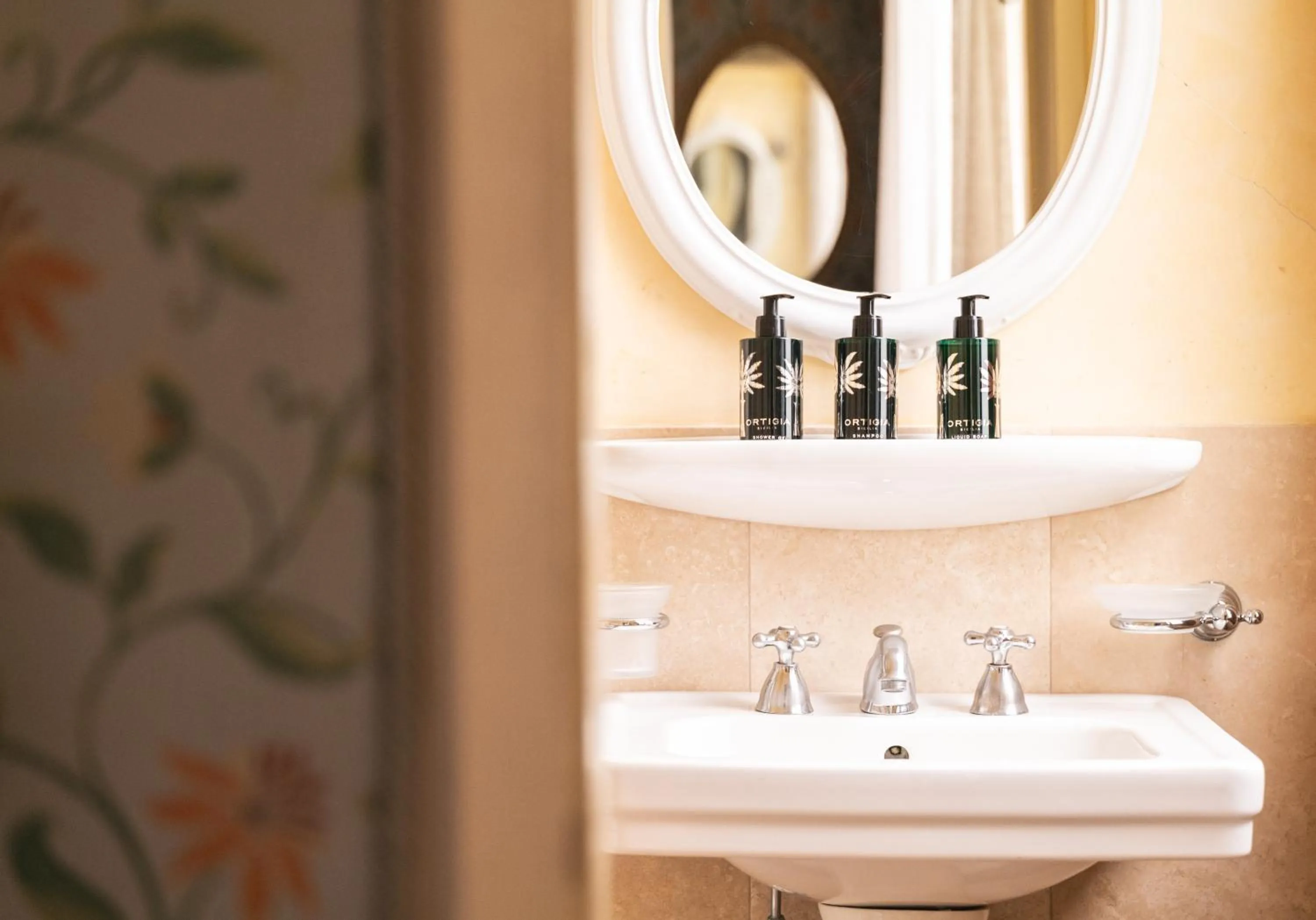 Bathroom in Hotel Flora - By Romanelli Family