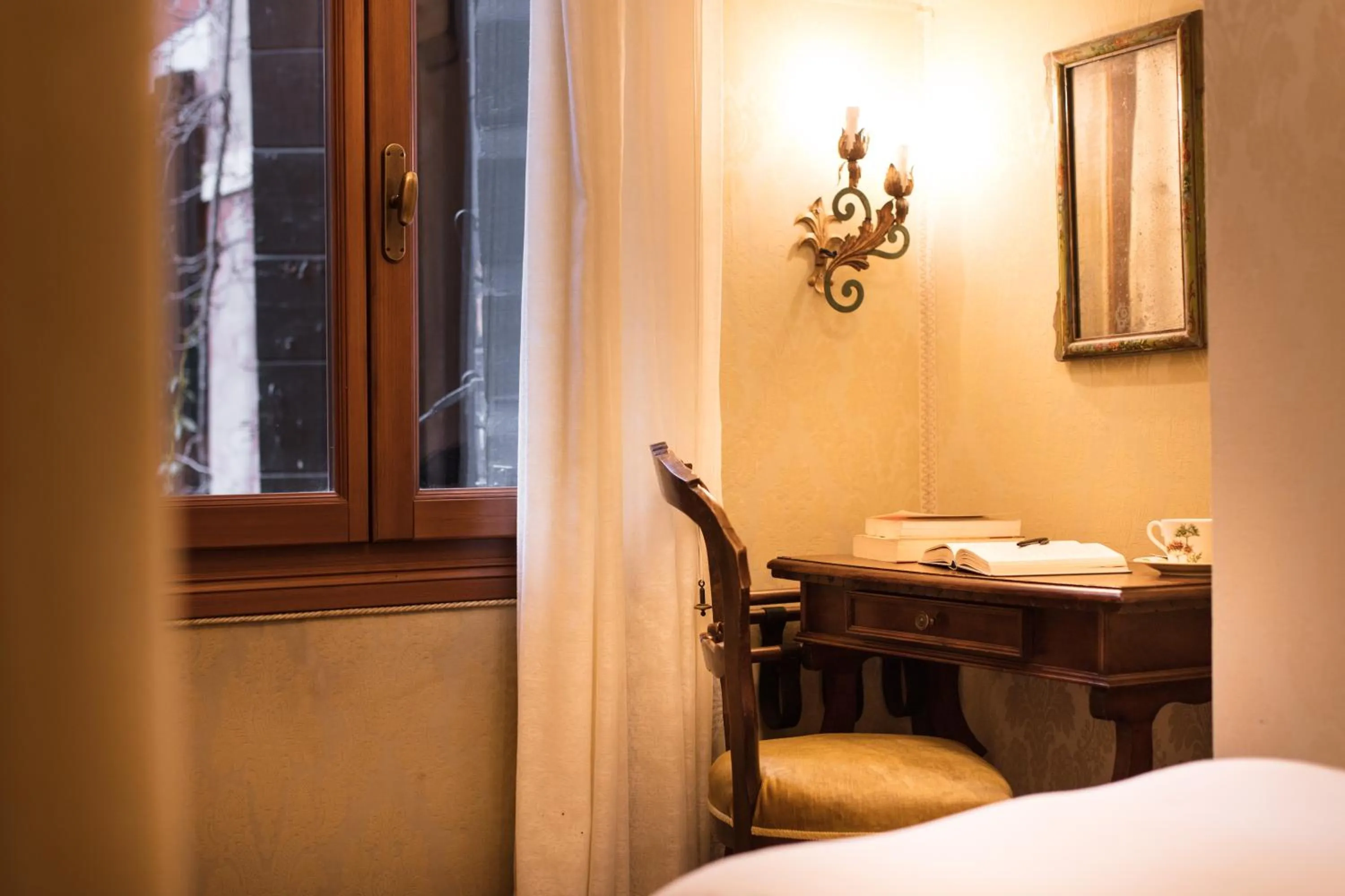 Bed in Hotel Flora - By Romanelli Family