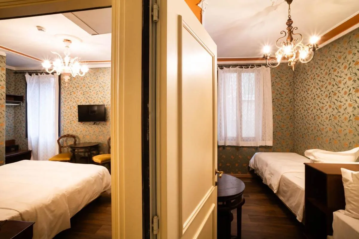 Bed in Hotel Flora - By Romanelli Family