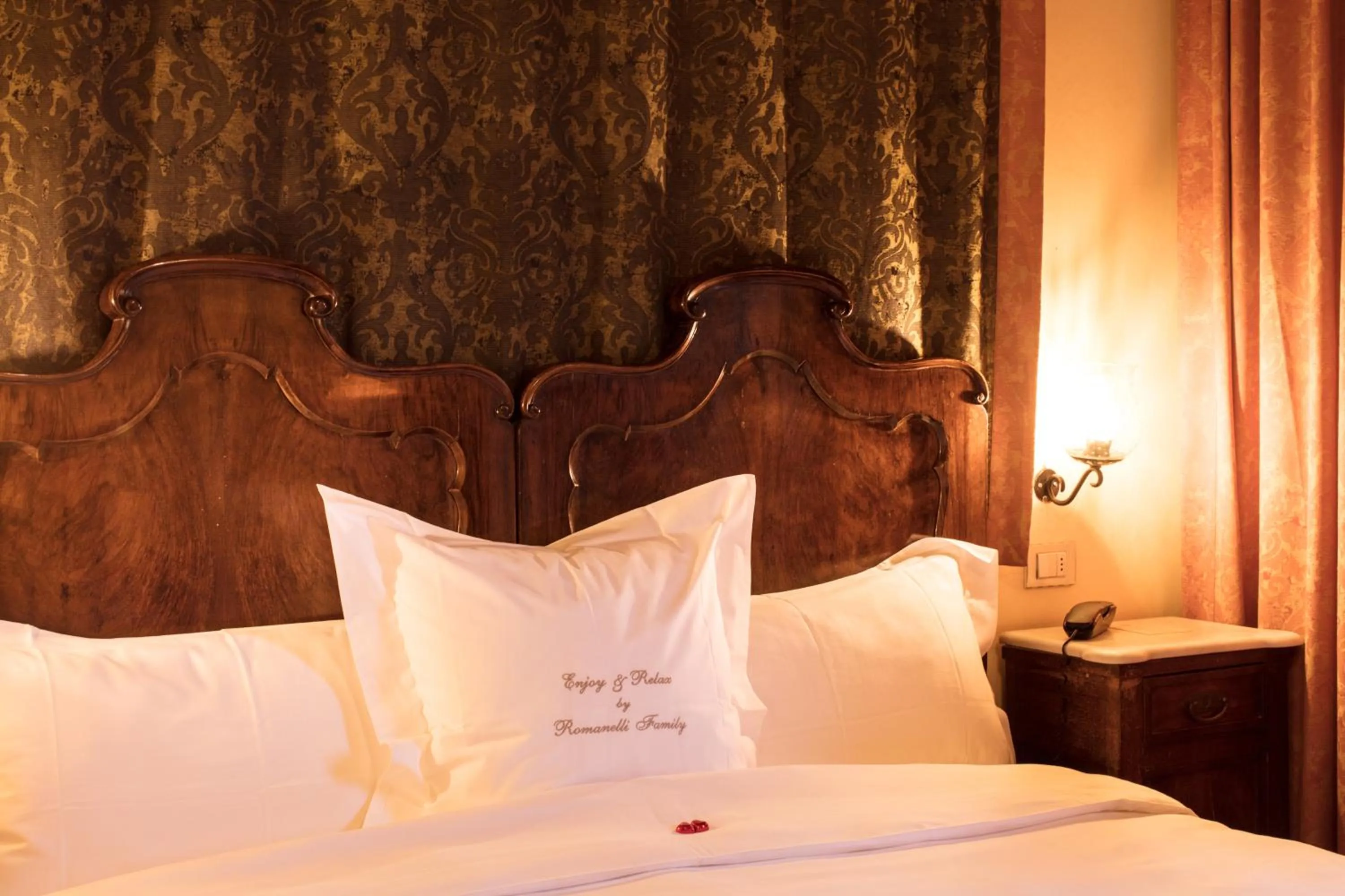 Bed in Hotel Flora - By Romanelli Family