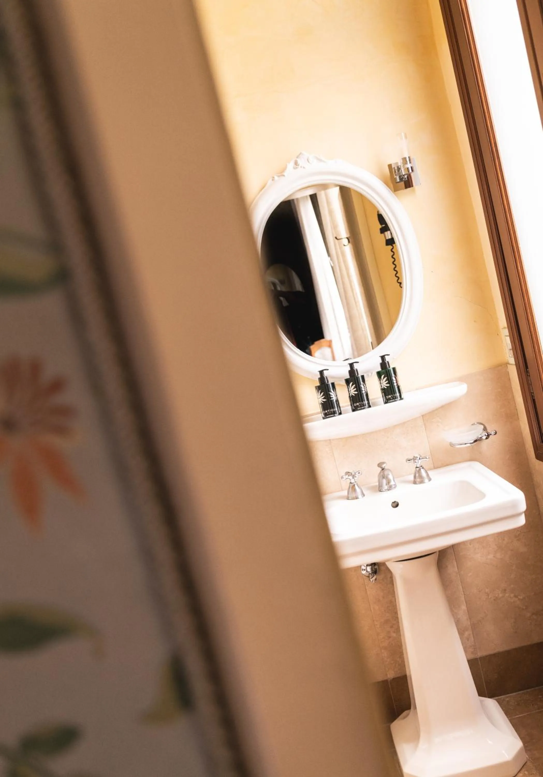 Hotel Flora - By Romanelli Family