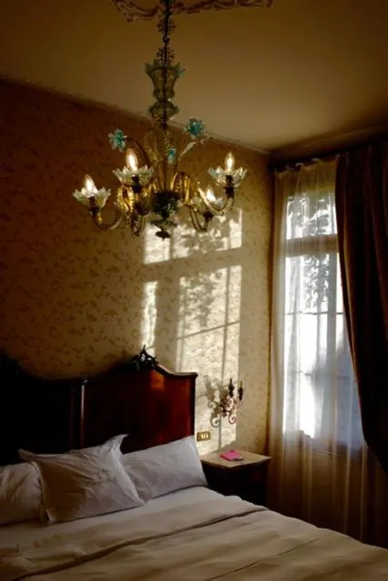 Bed in Hotel Flora - By Romanelli Family