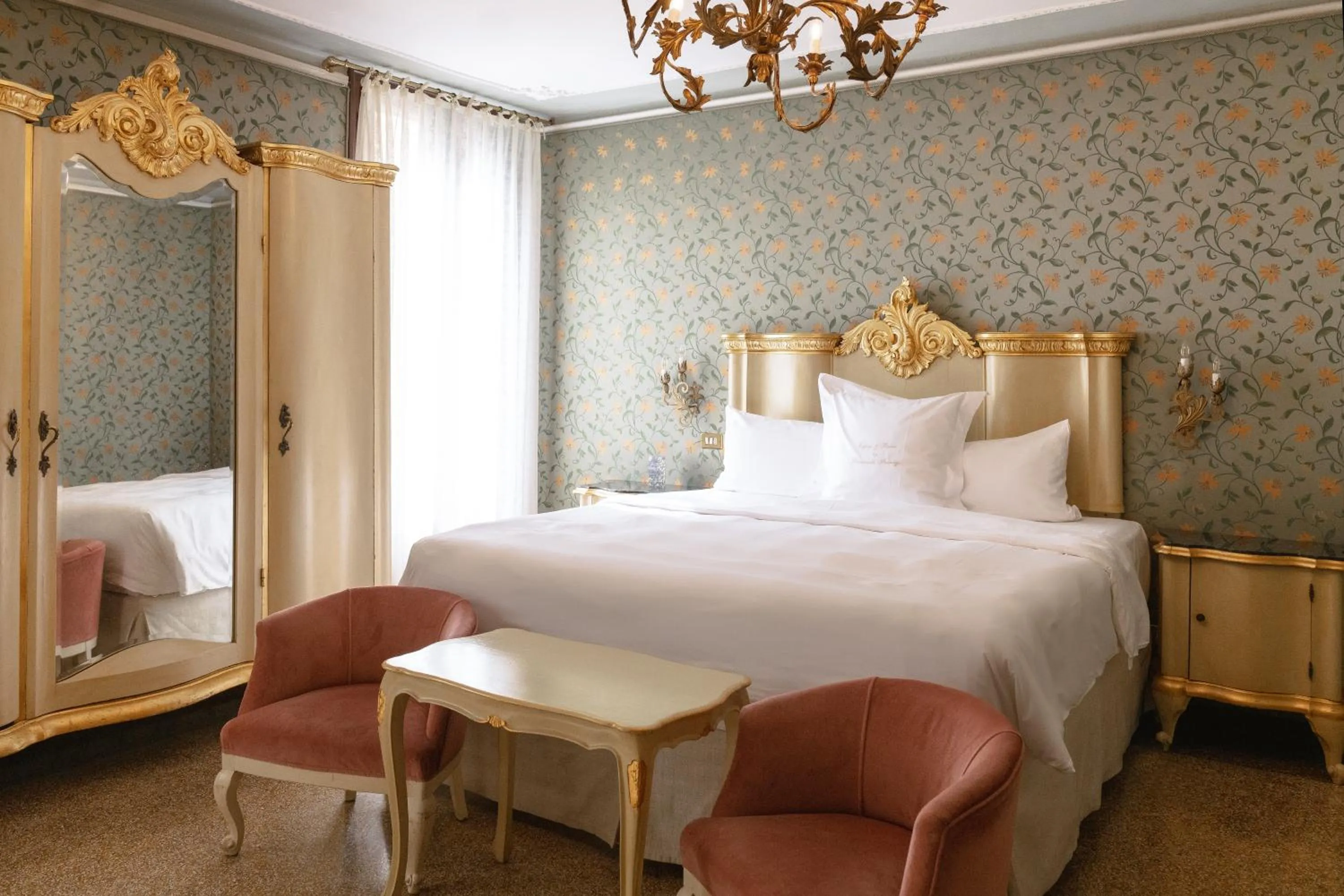 Bed in Hotel Flora - By Romanelli Family