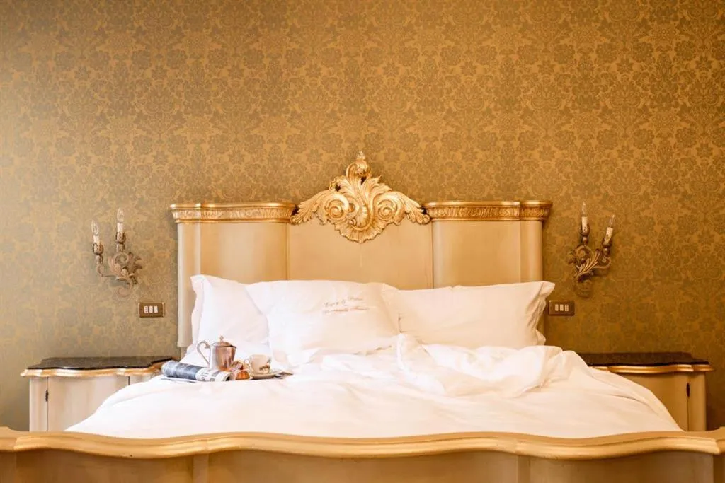 Bed in Hotel Flora - By Romanelli Family