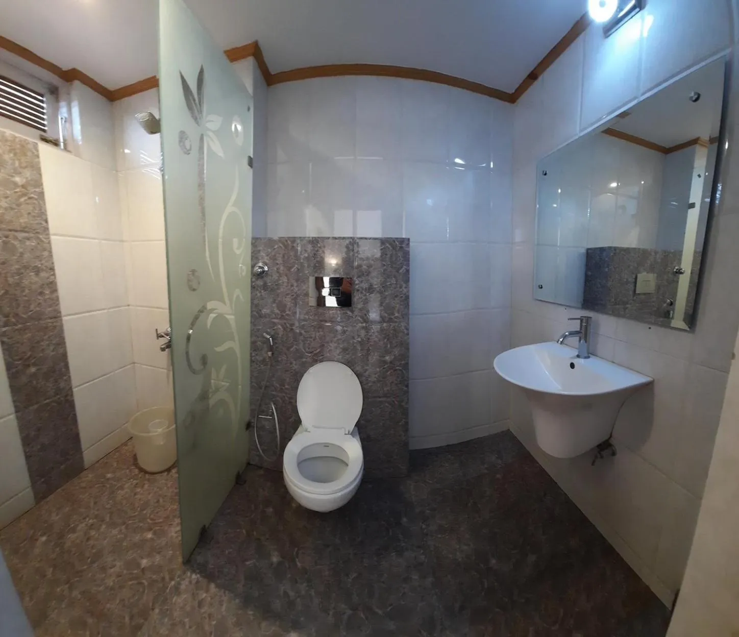 Bathroom in Hotel Lords Regency - Connected to Mall Road