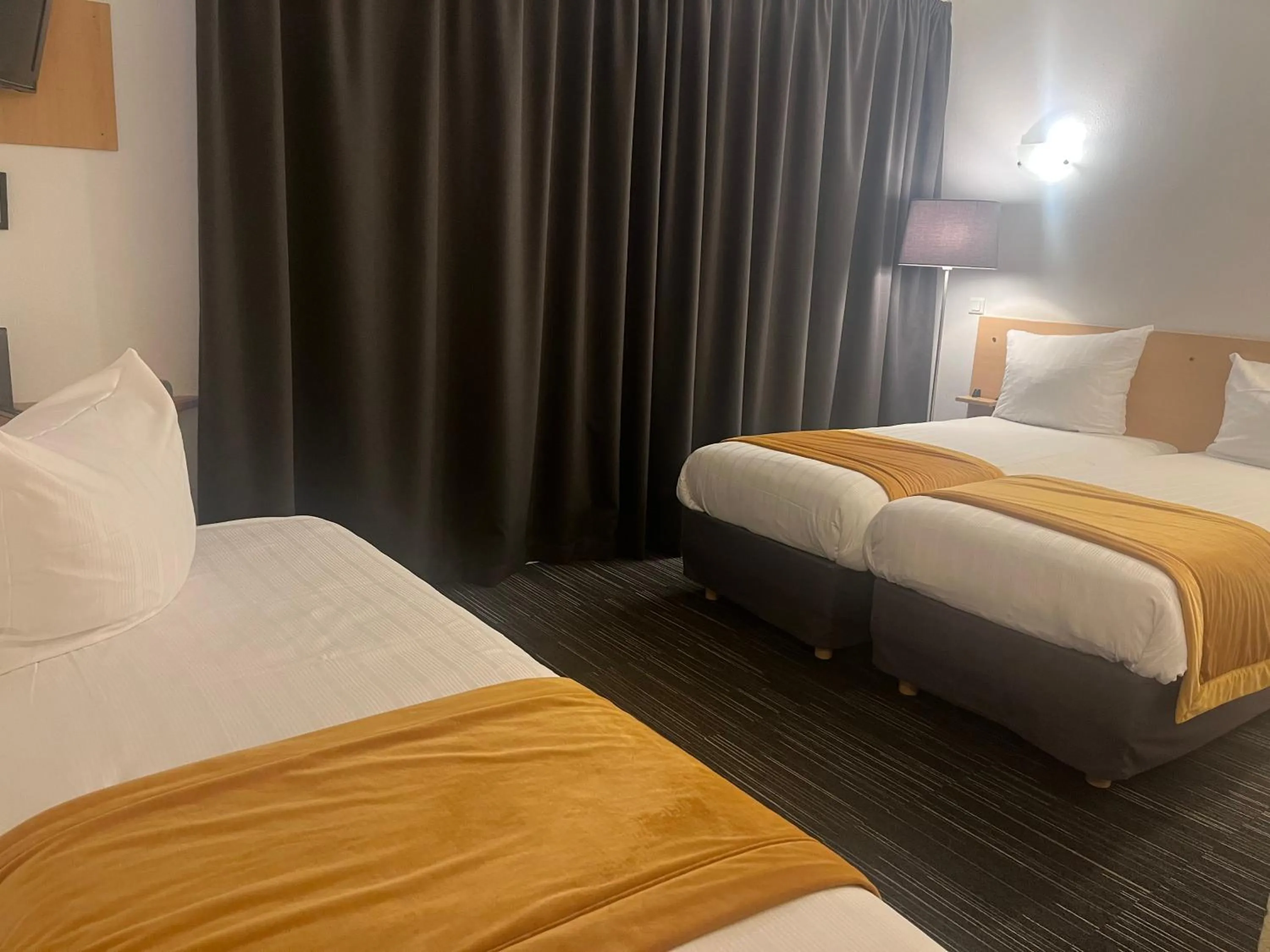 Bed in Hotel Premium