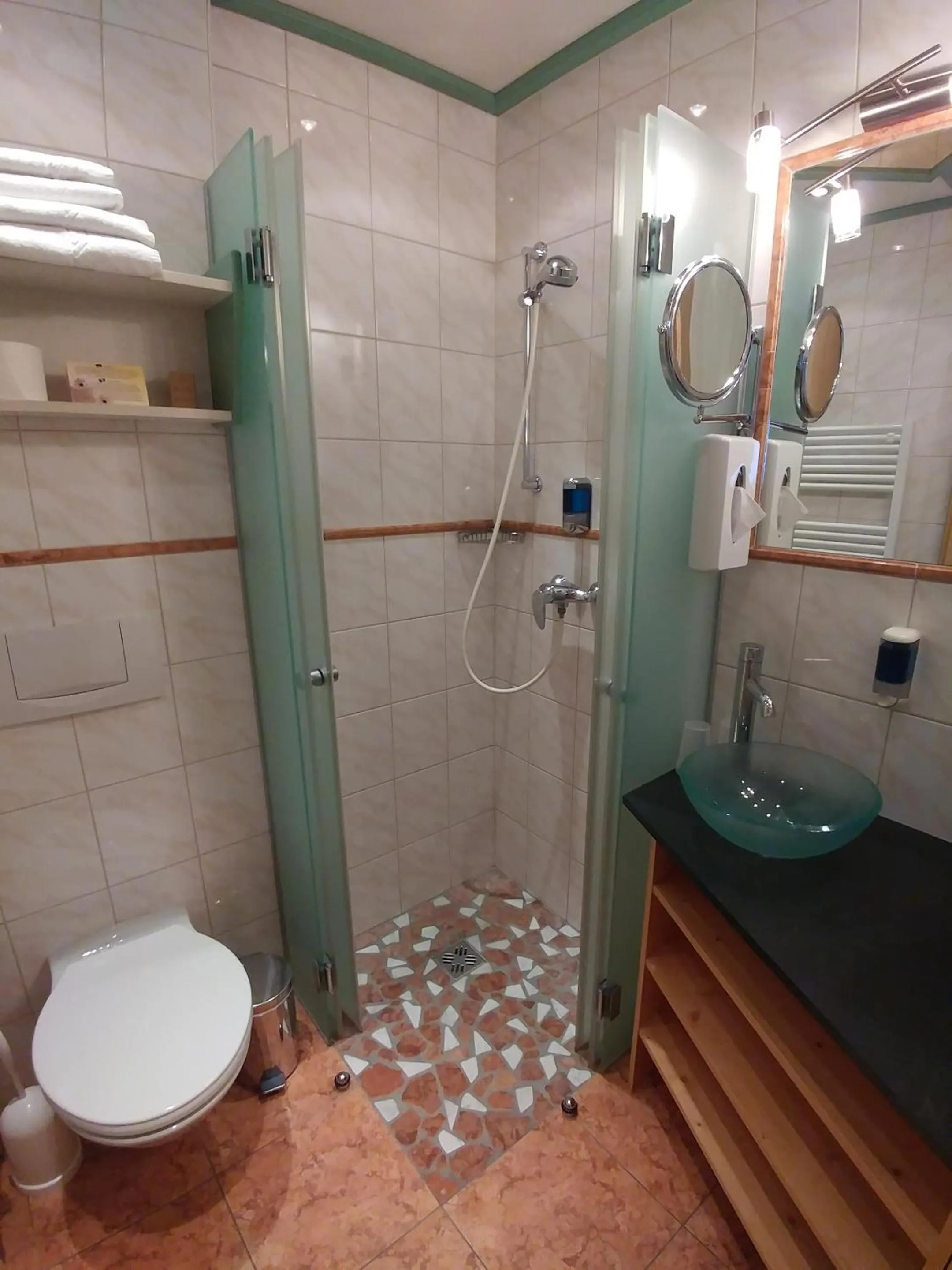 Bathroom in Familien- & Vitalhotel Auenhof