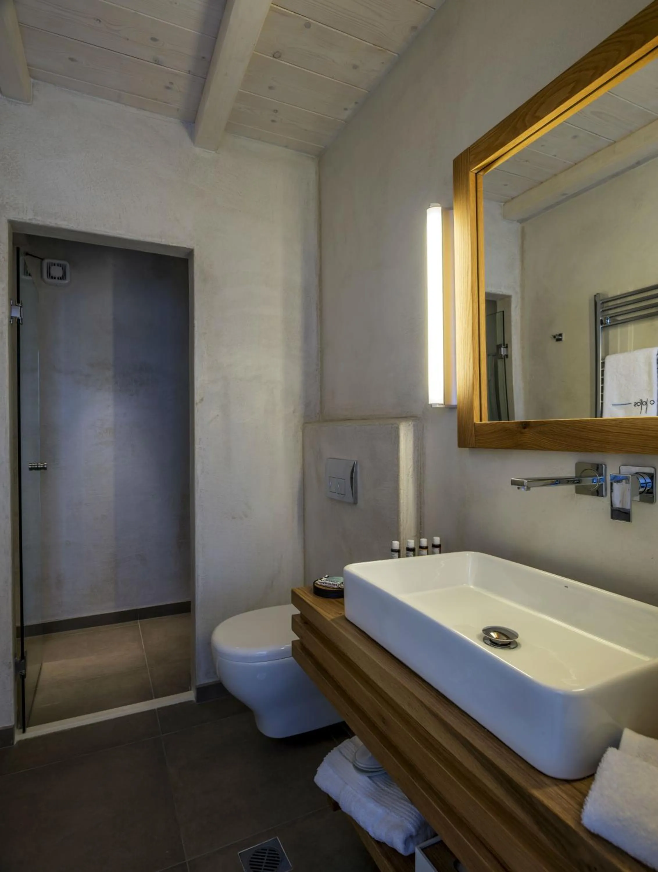 Shower in O Lofos Luxury Boutique Suites