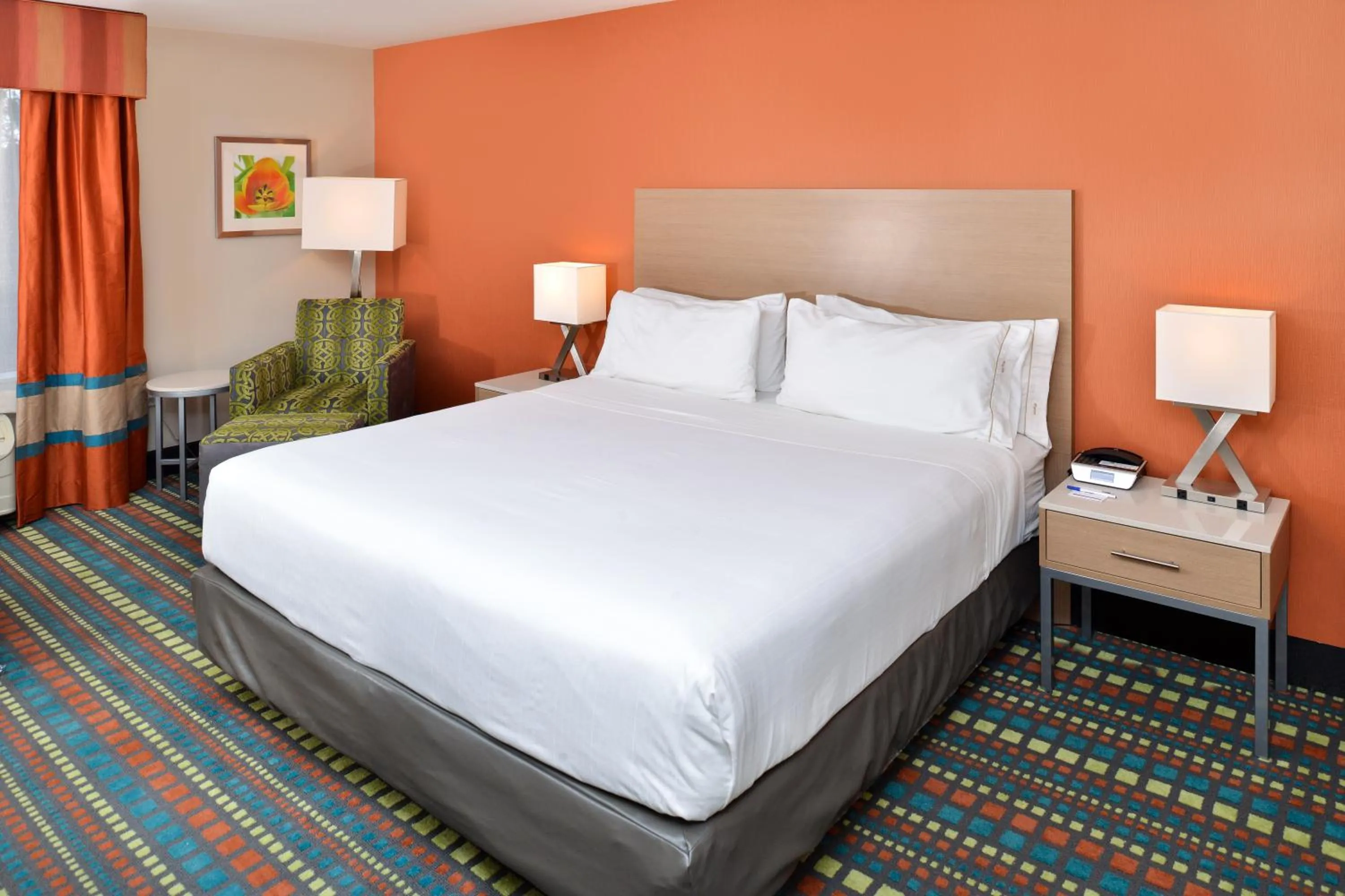 Photo of the whole room, Bed in Holiday Inn Express Albuquerque N - Bernalillo by IHG