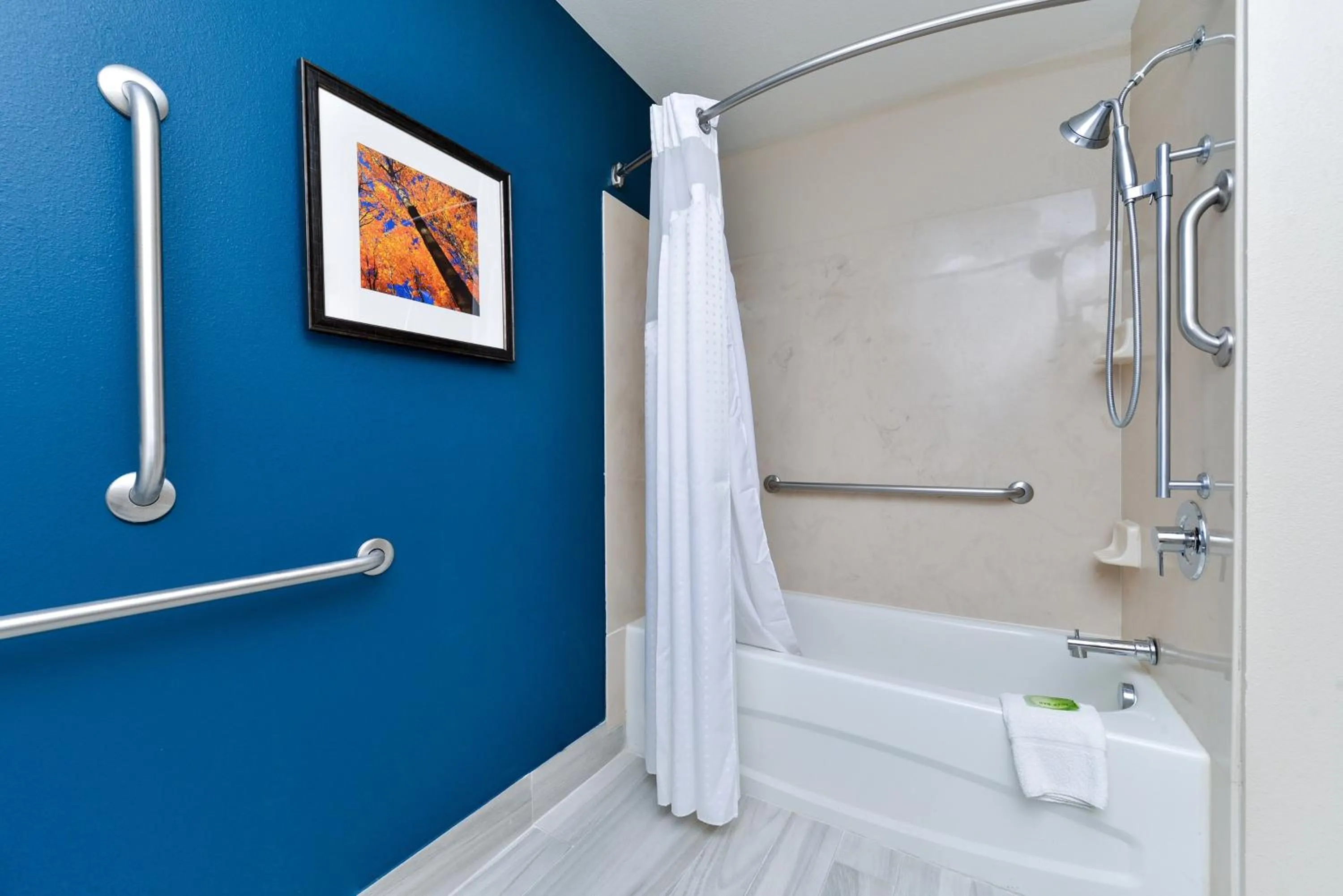 Bathroom in Holiday Inn Express Albuquerque N - Bernalillo by IHG