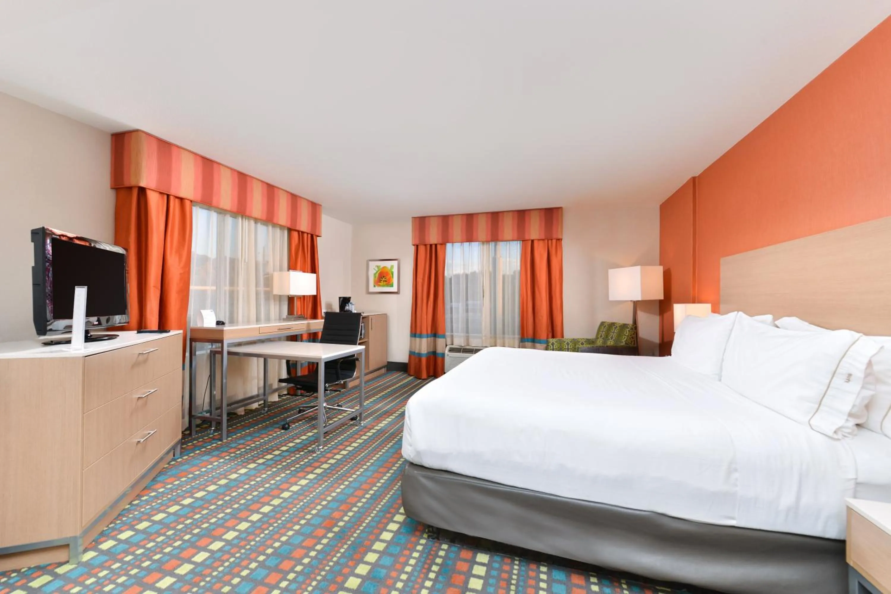 Photo of the whole room, Bed in Holiday Inn Express Albuquerque N - Bernalillo by IHG