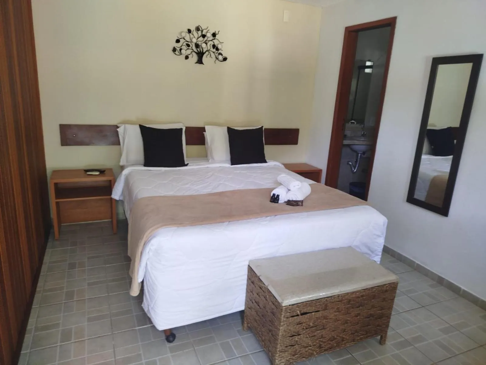 Photo of the whole room, Bed in Pousada Viking Penedo