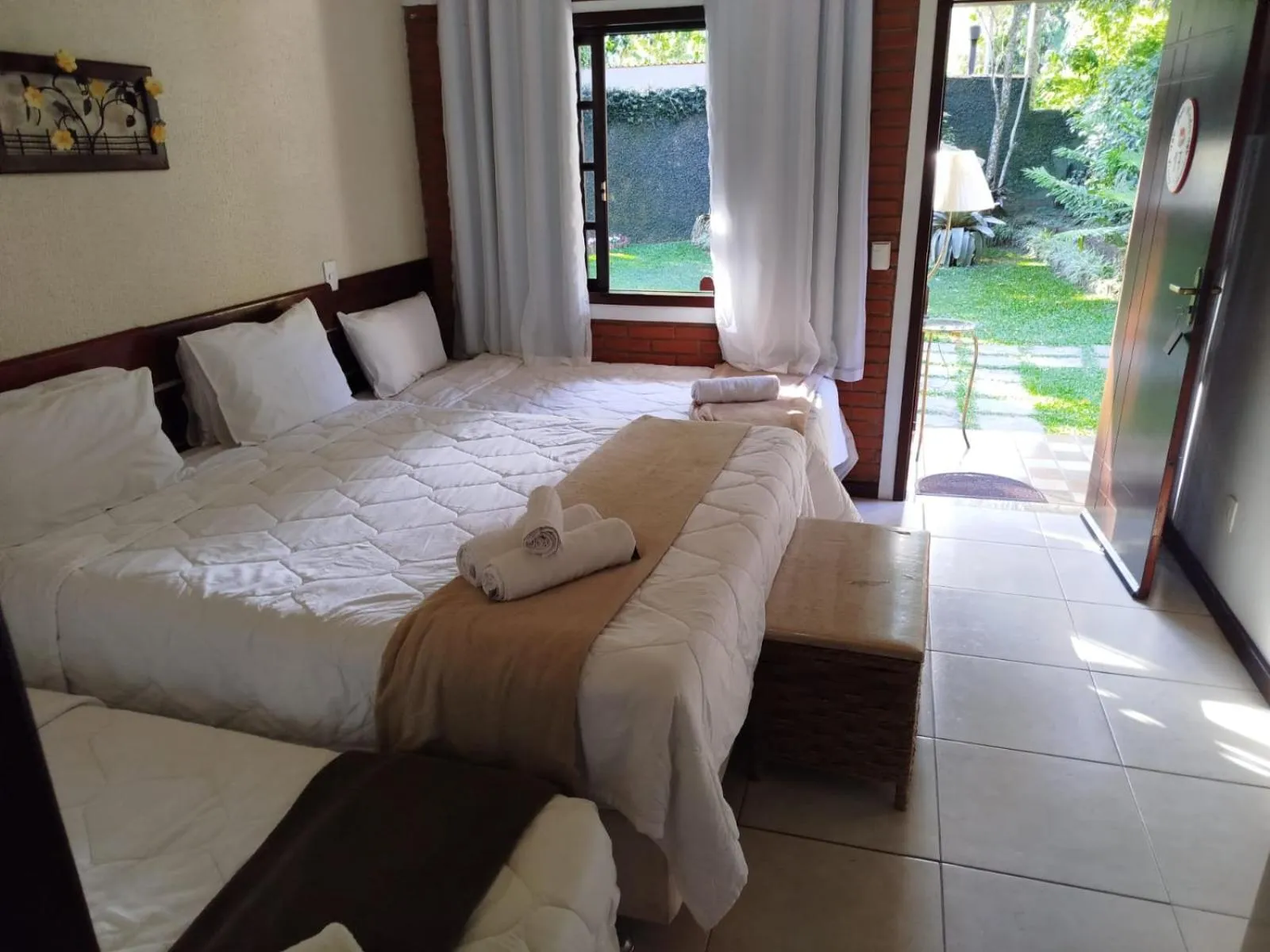 Photo of the whole room, Bed in Pousada Viking Penedo