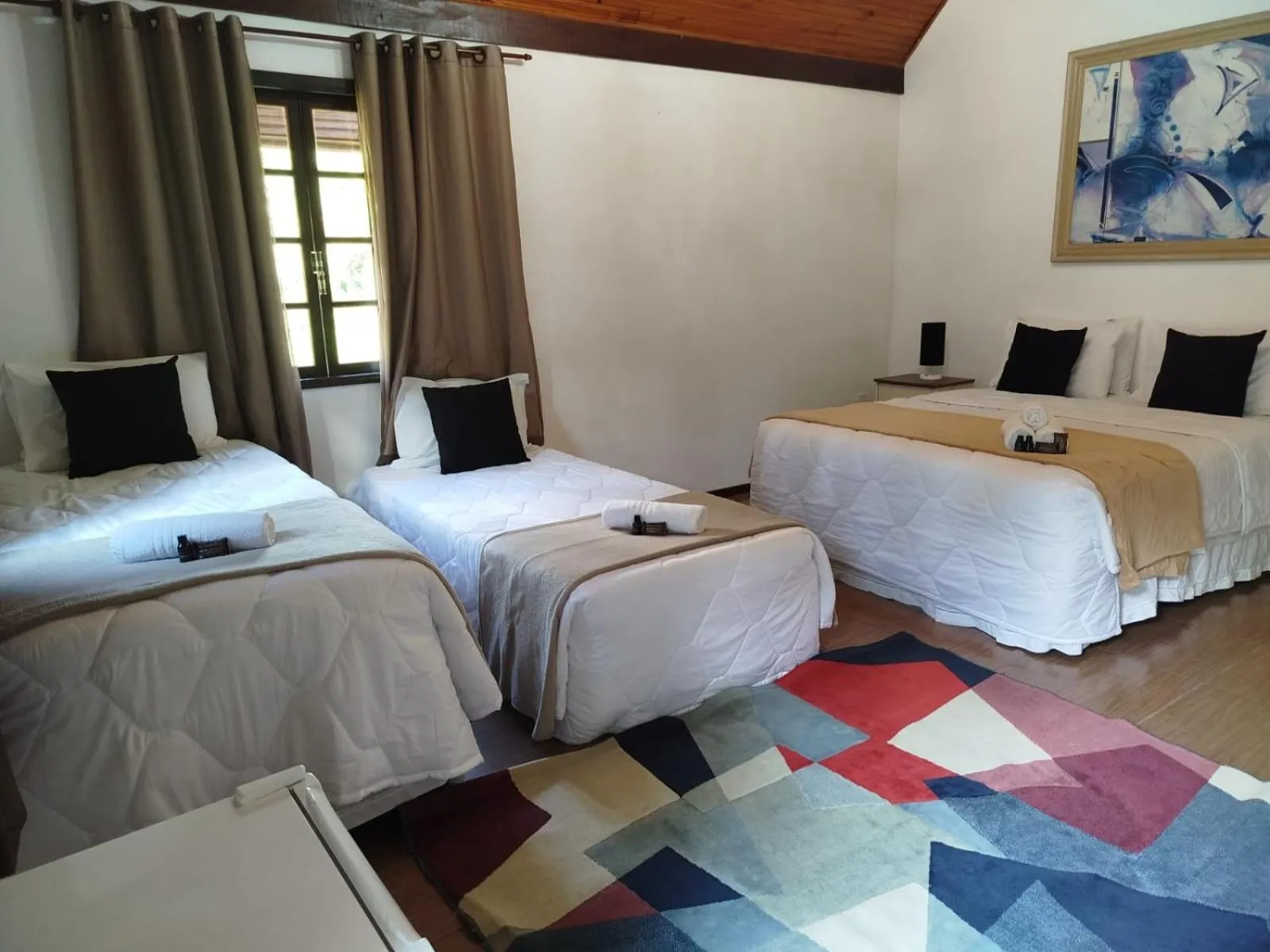 Photo of the whole room, Bed in Pousada Viking Penedo