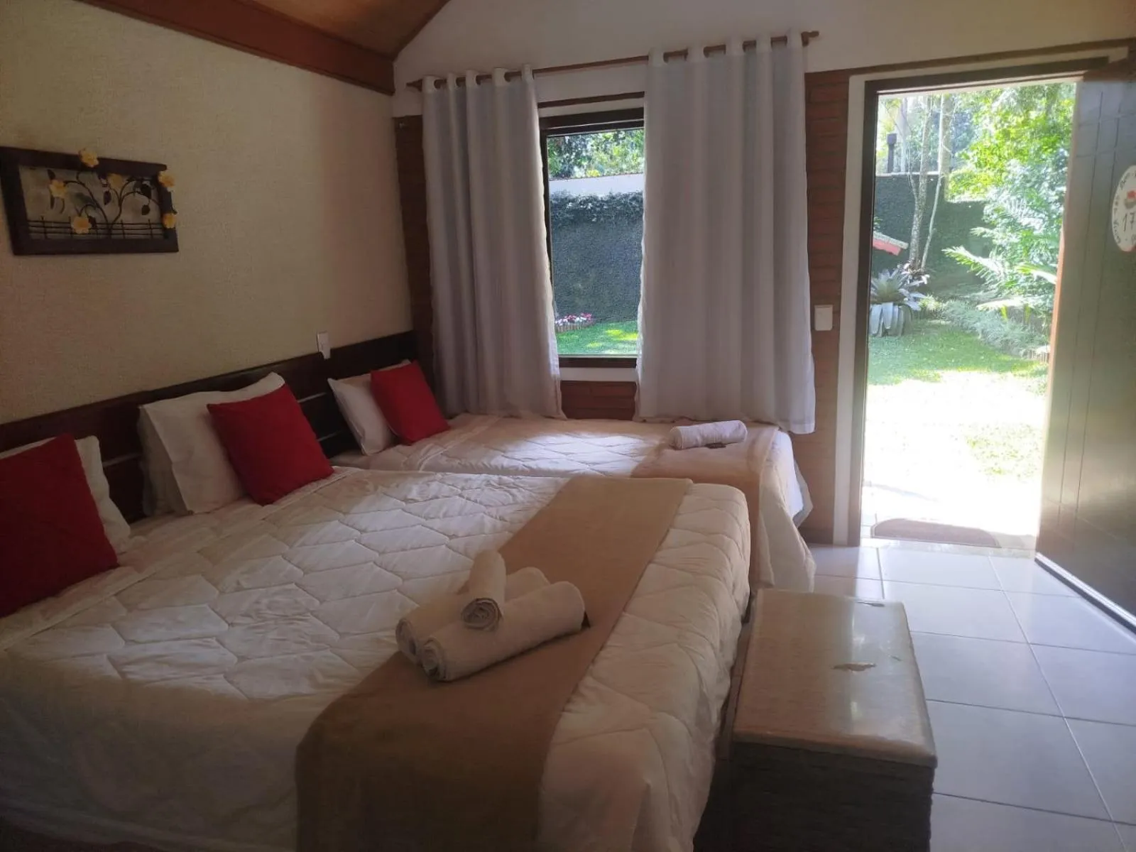 Photo of the whole room, Bed in Pousada Viking Penedo