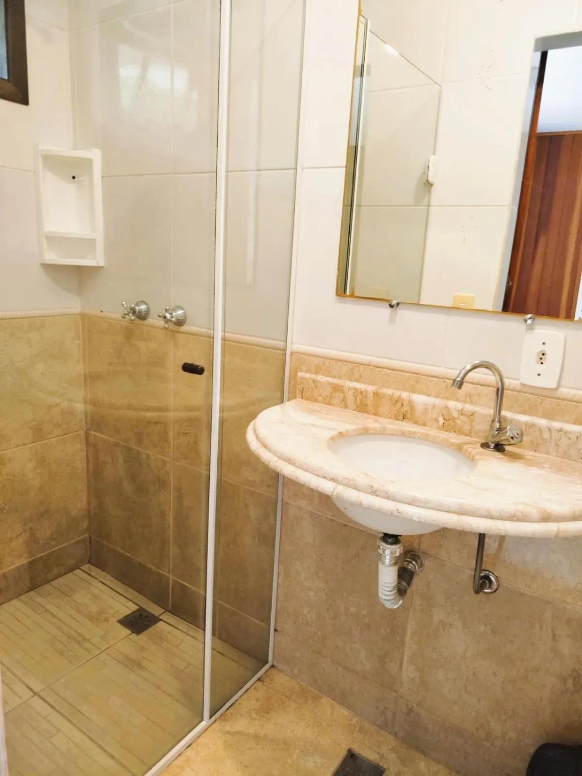 Bathroom in Pousada Viking Penedo