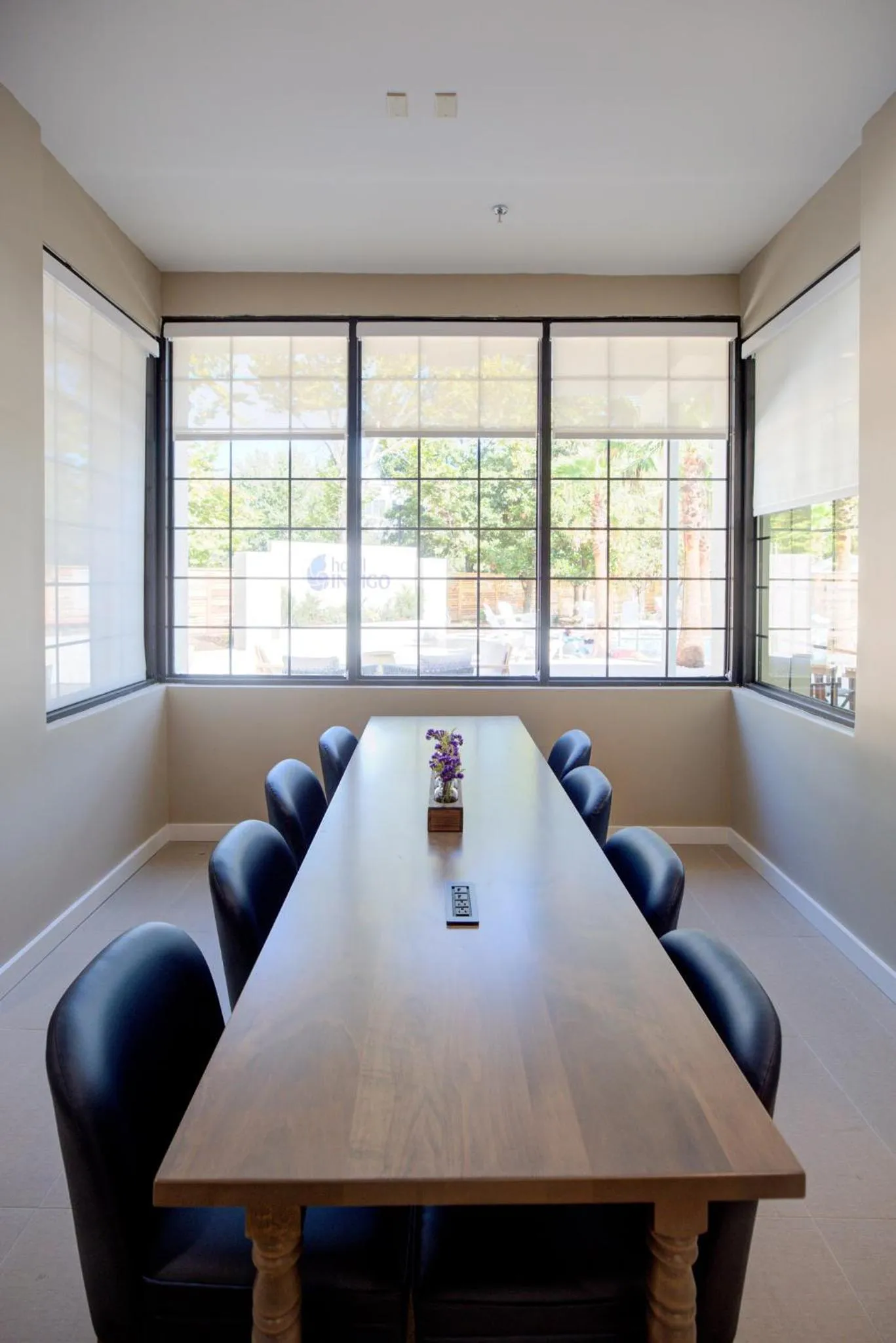 Lounge or bar in Hotel Indigo Mount Pleasant by IHG