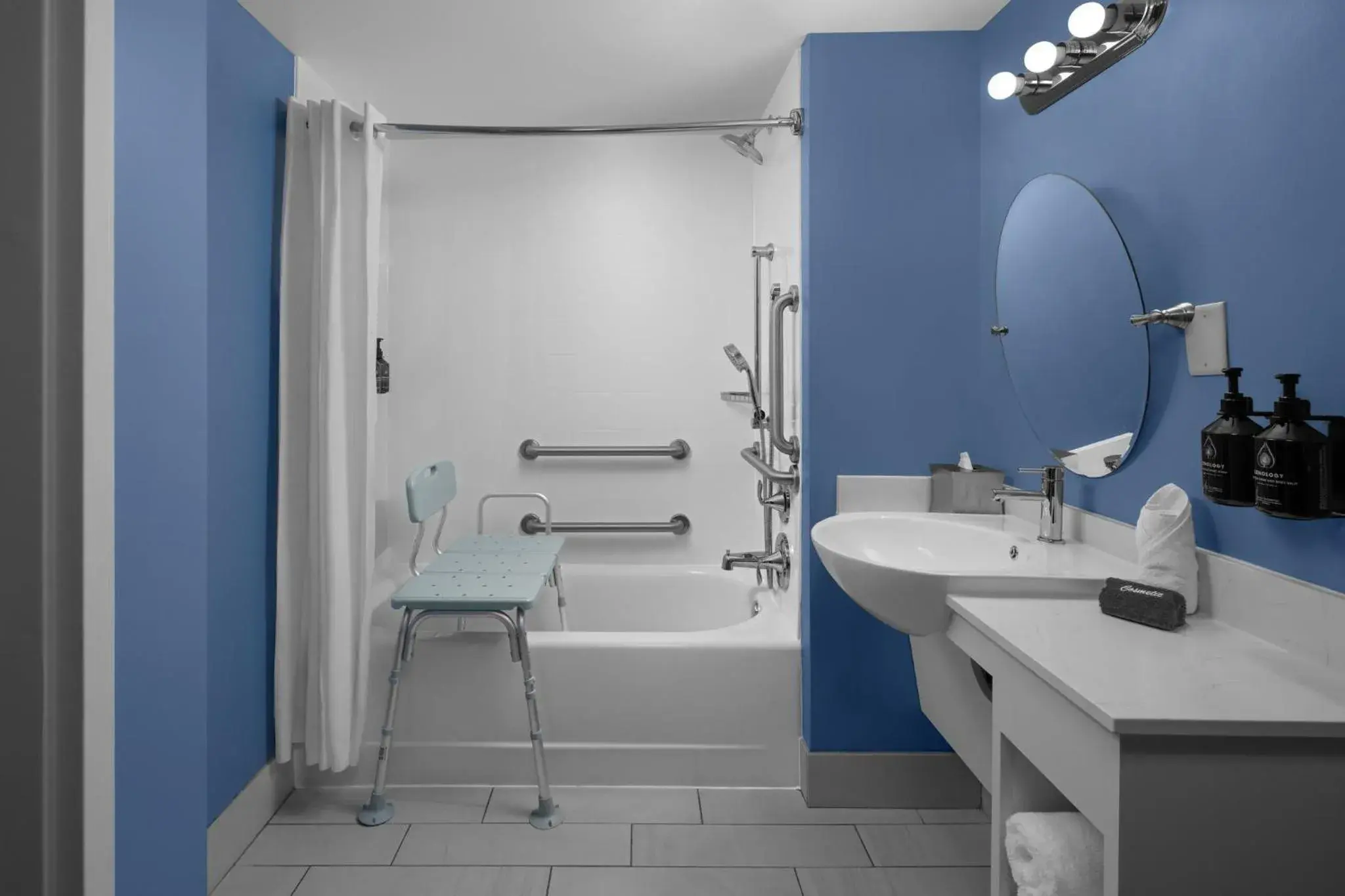 Standard King Room with Mobility Accessible Tub in Hotel Indigo Mount Pleasant by IHG Standard King Room with Mobility Accessible Tub in Hotel Indigo Mount Pleasant by IHG