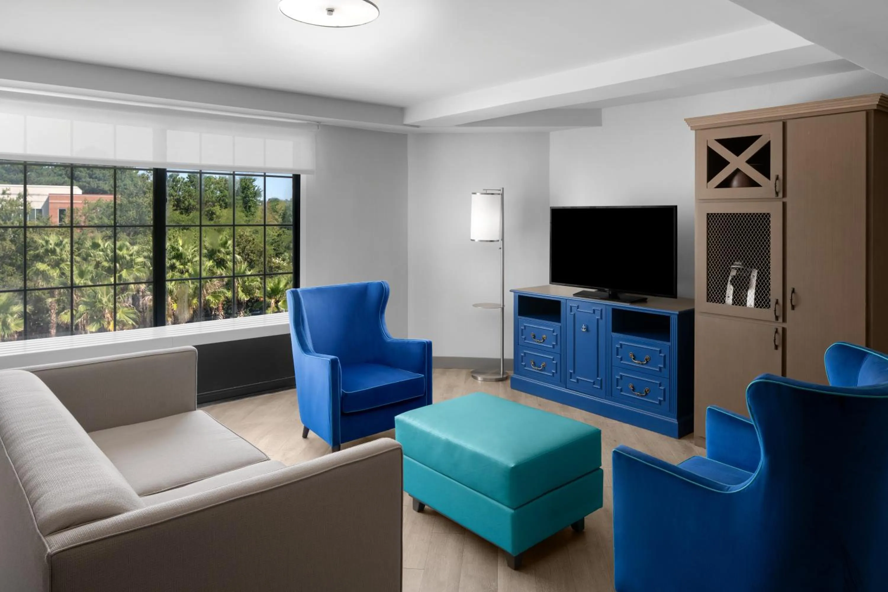 Living room in Hotel Indigo Mount Pleasant by IHG