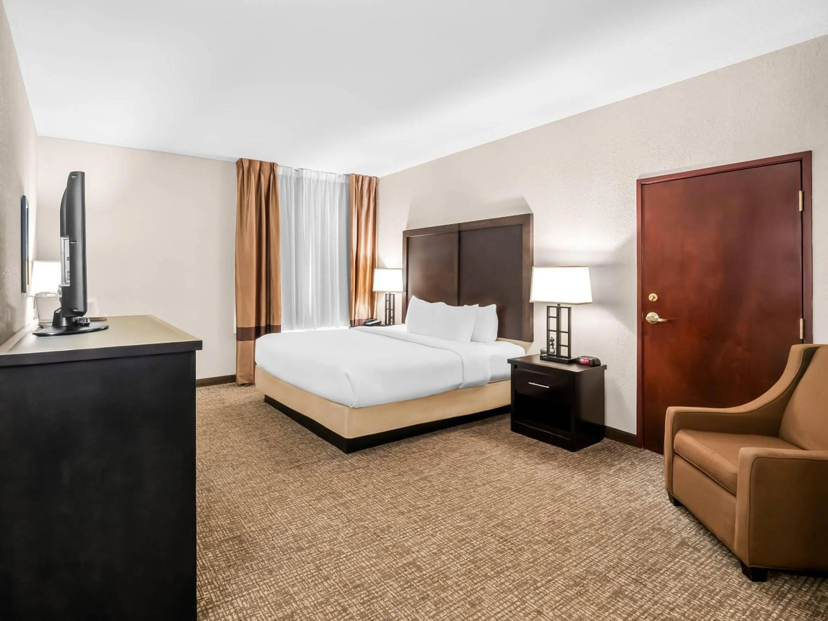 Bedroom, Bed in Comfort Inn & Suites Allen Park - Dearborn