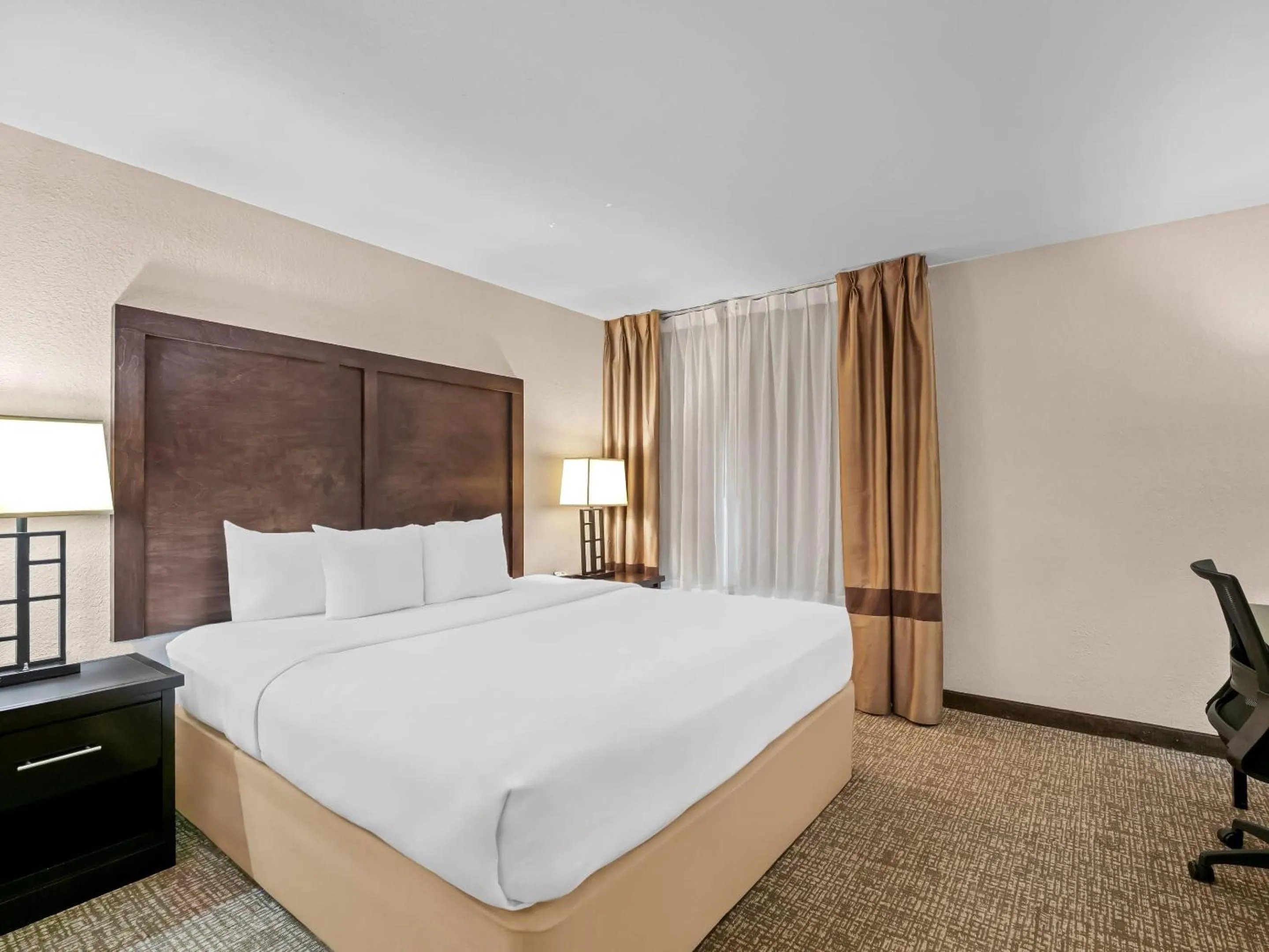 Bedroom, Bed in Comfort Inn & Suites Allen Park - Dearborn