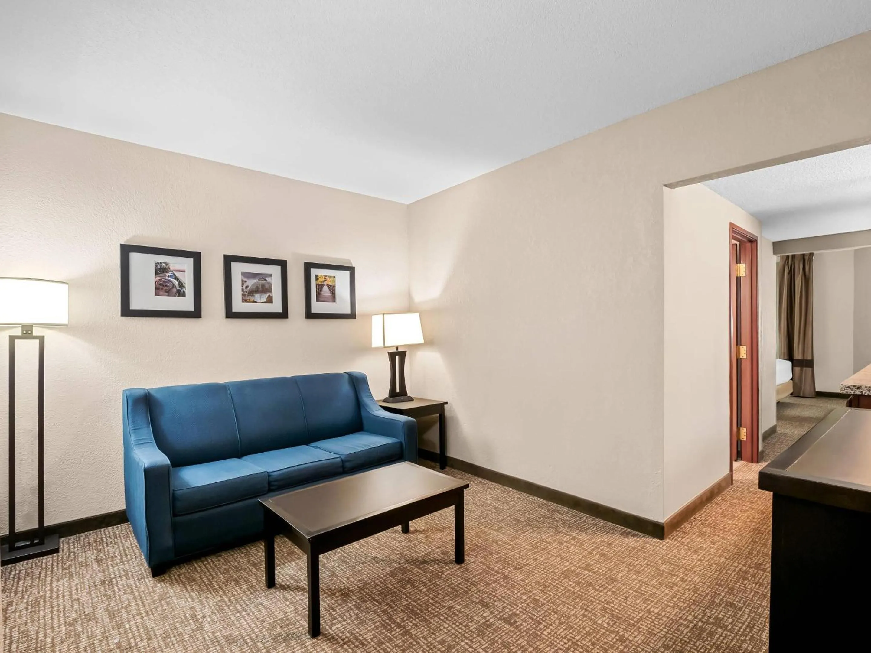 Bedroom in Comfort Inn & Suites Allen Park - Dearborn