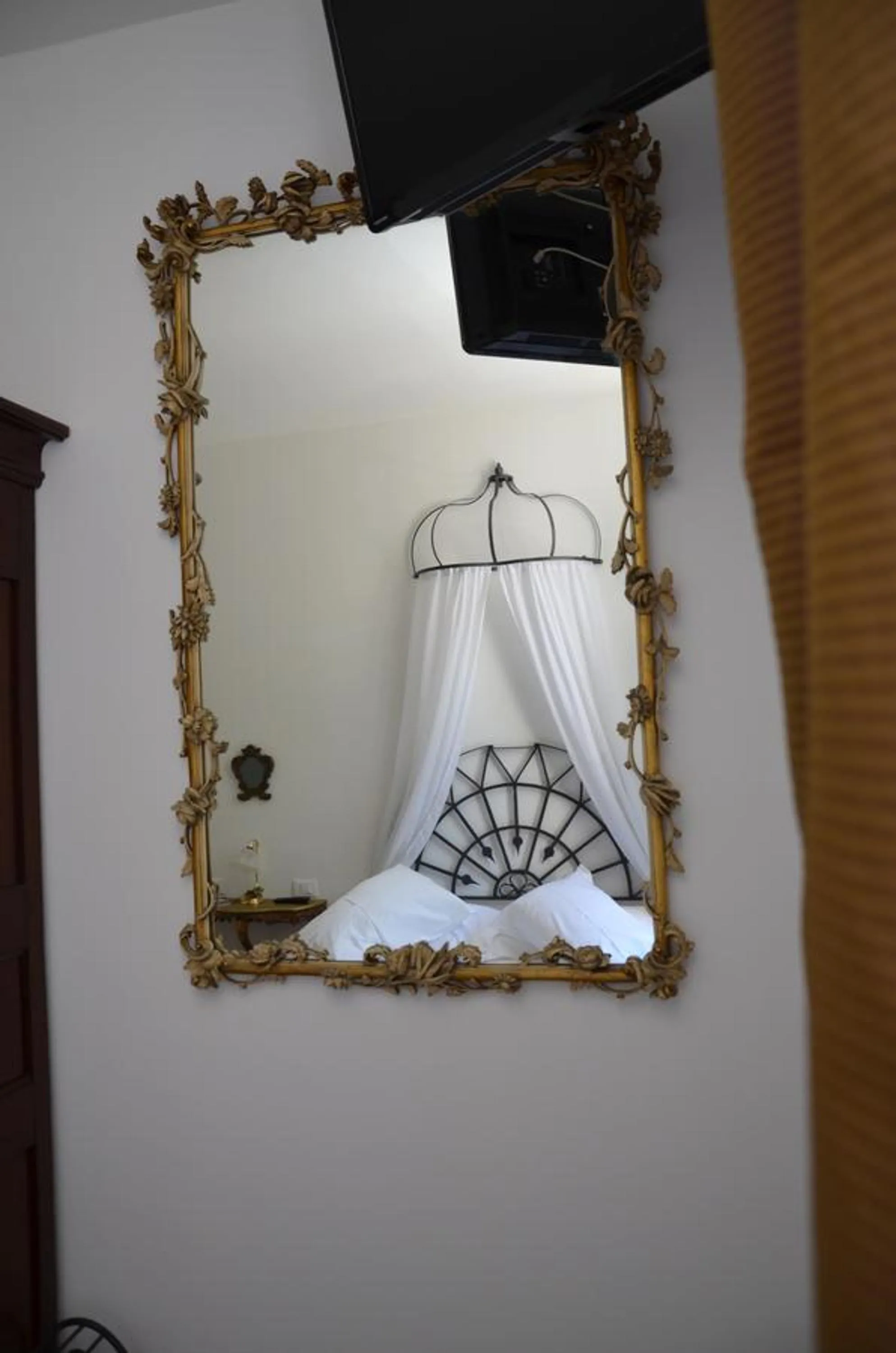 Decorative detail in B&B La Loggia Del Castello