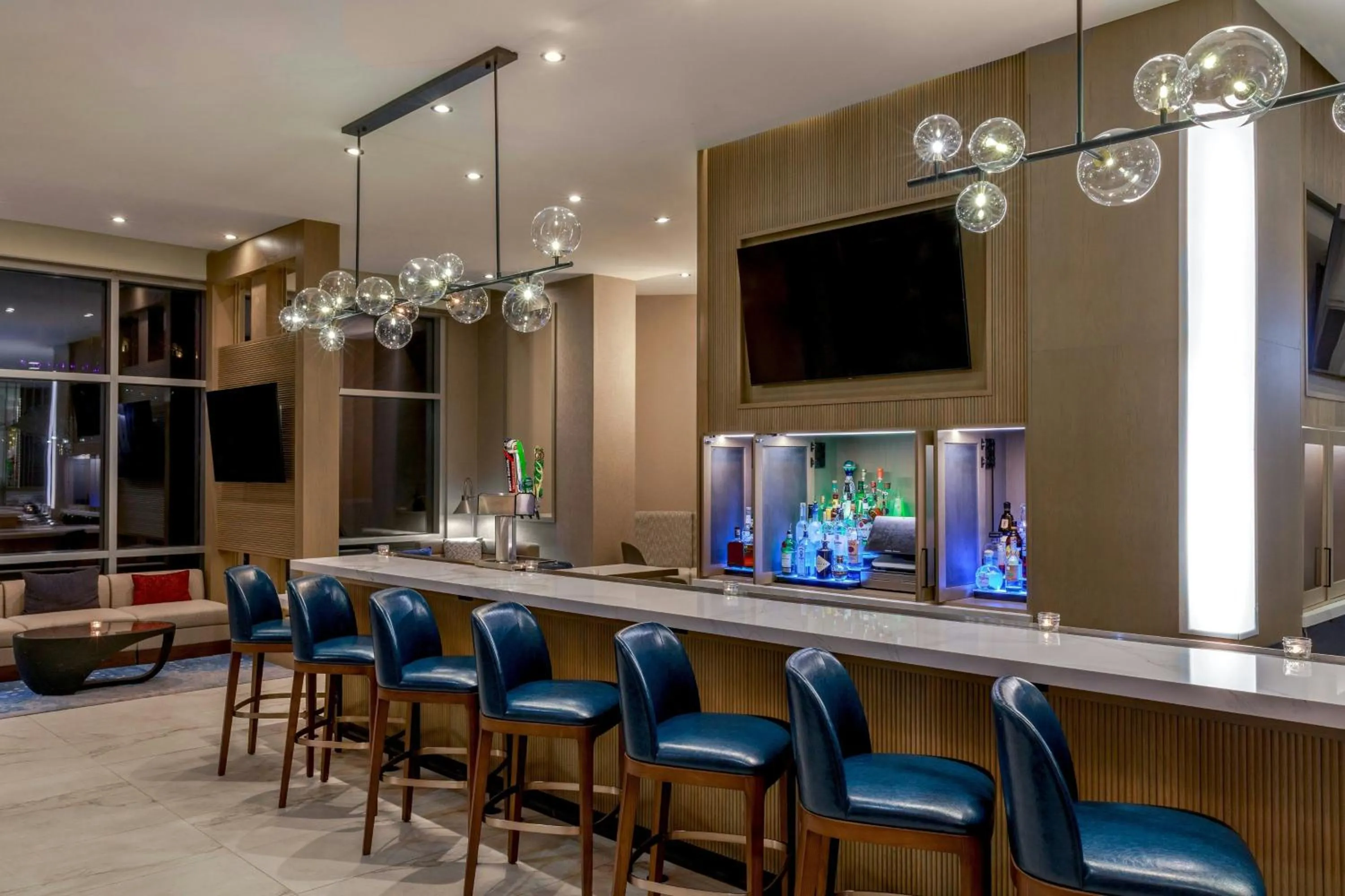 Lounge or bar in The Westin Washington Dulles Airport