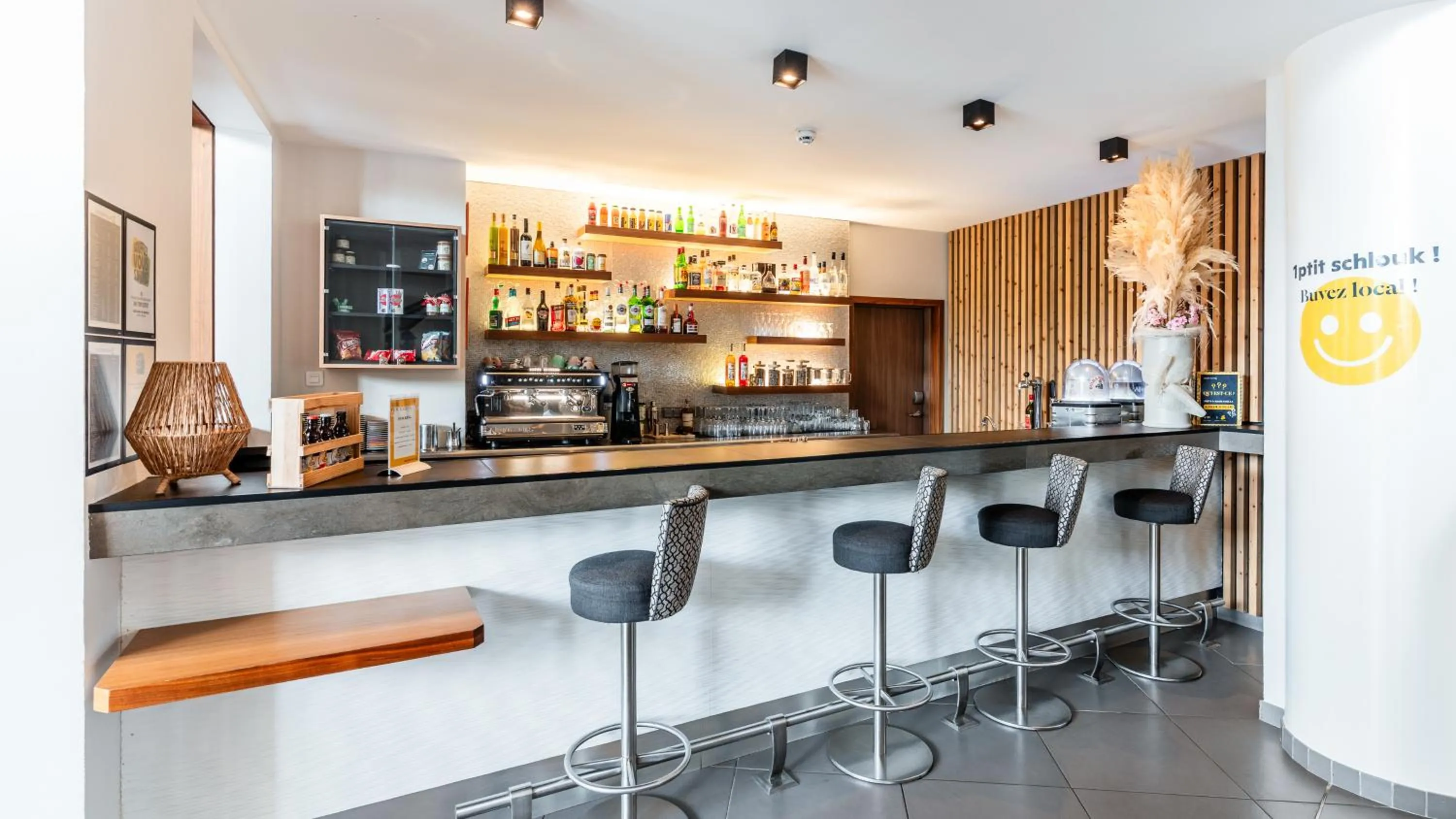 Lounge or bar in Golden Tulip Amnéville - Hôtel Spa & Casino