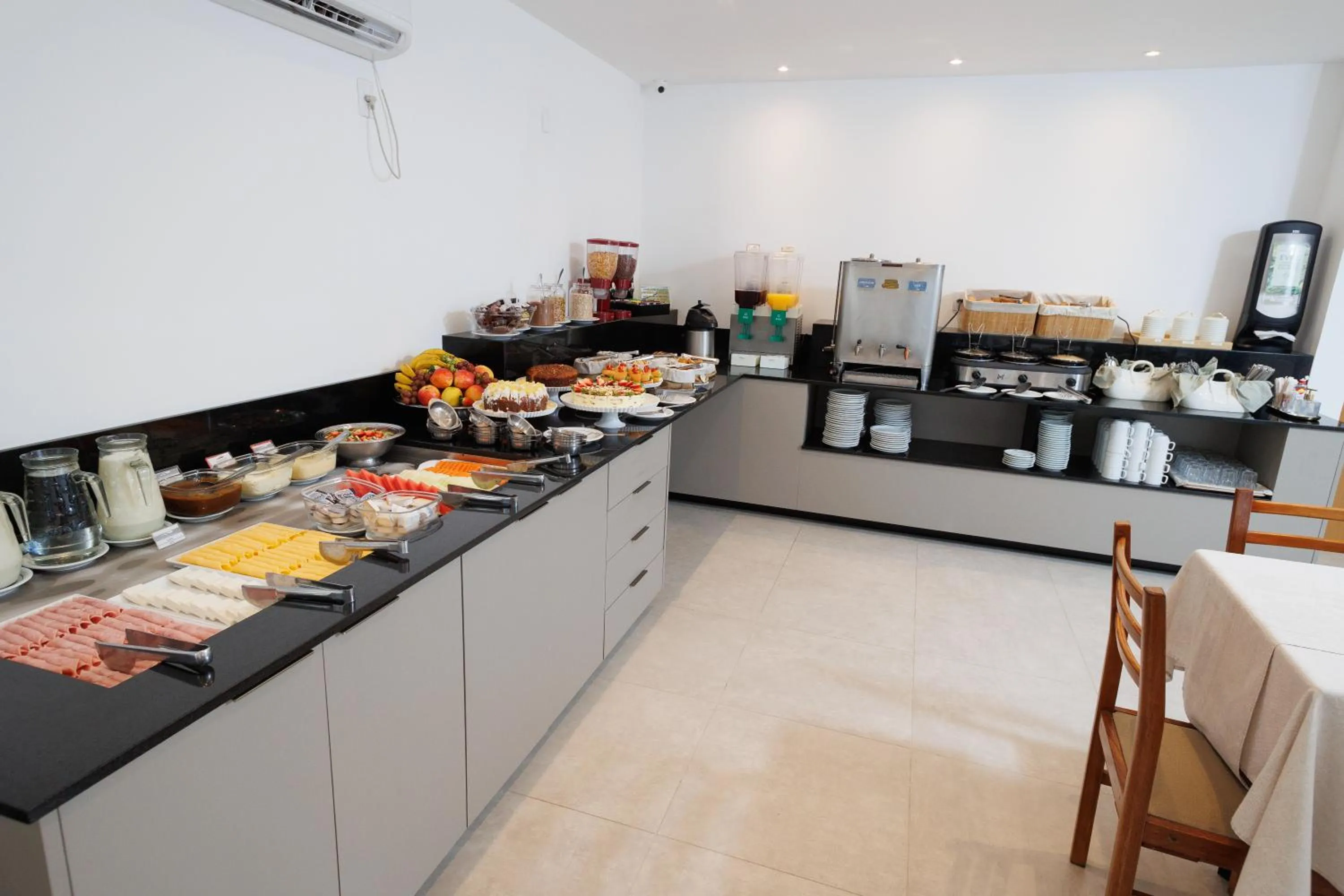 Breakfast in Luísa Studio Hotel