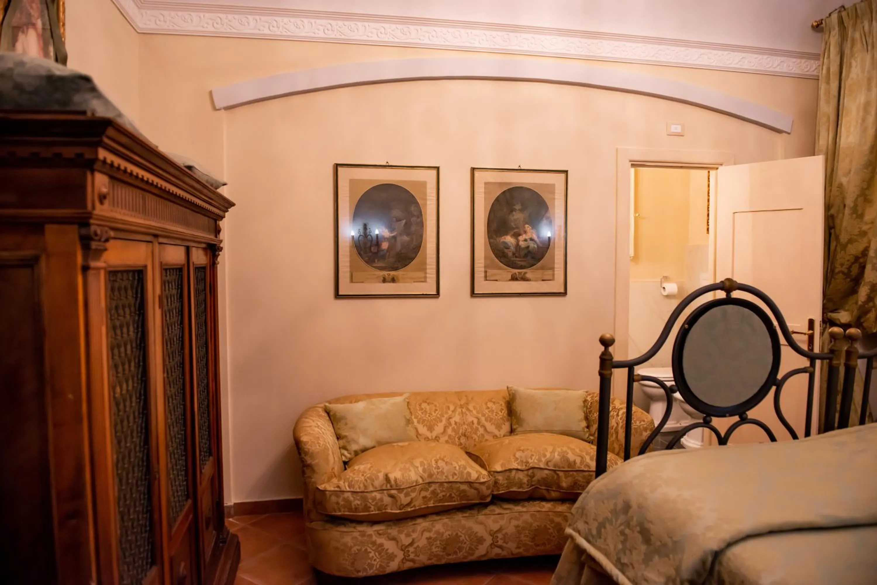 Decorative detail, Bed in Casa Isabella B&B