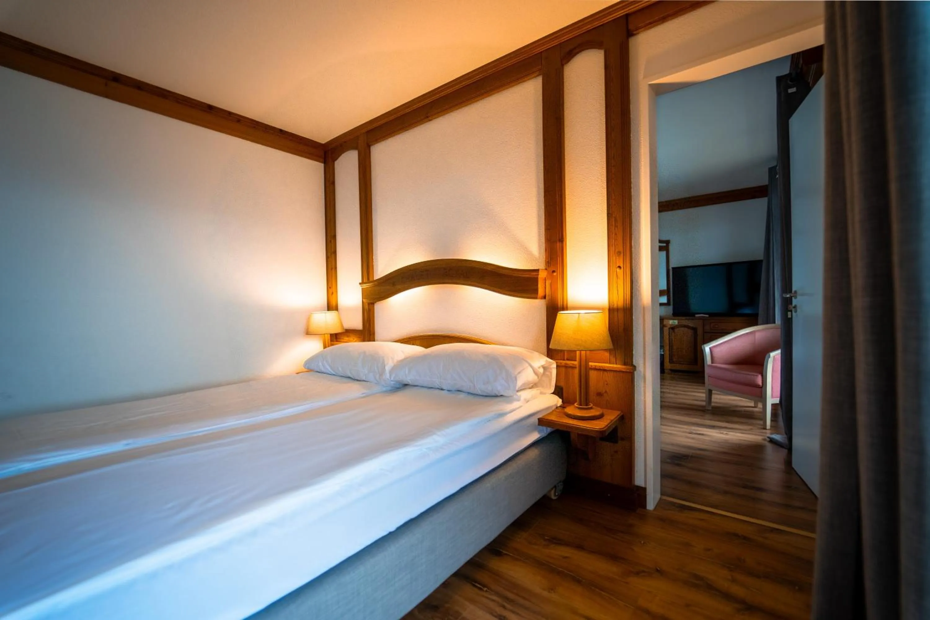 Photo of the whole room, Bed in Hôtel Chalet Royal
