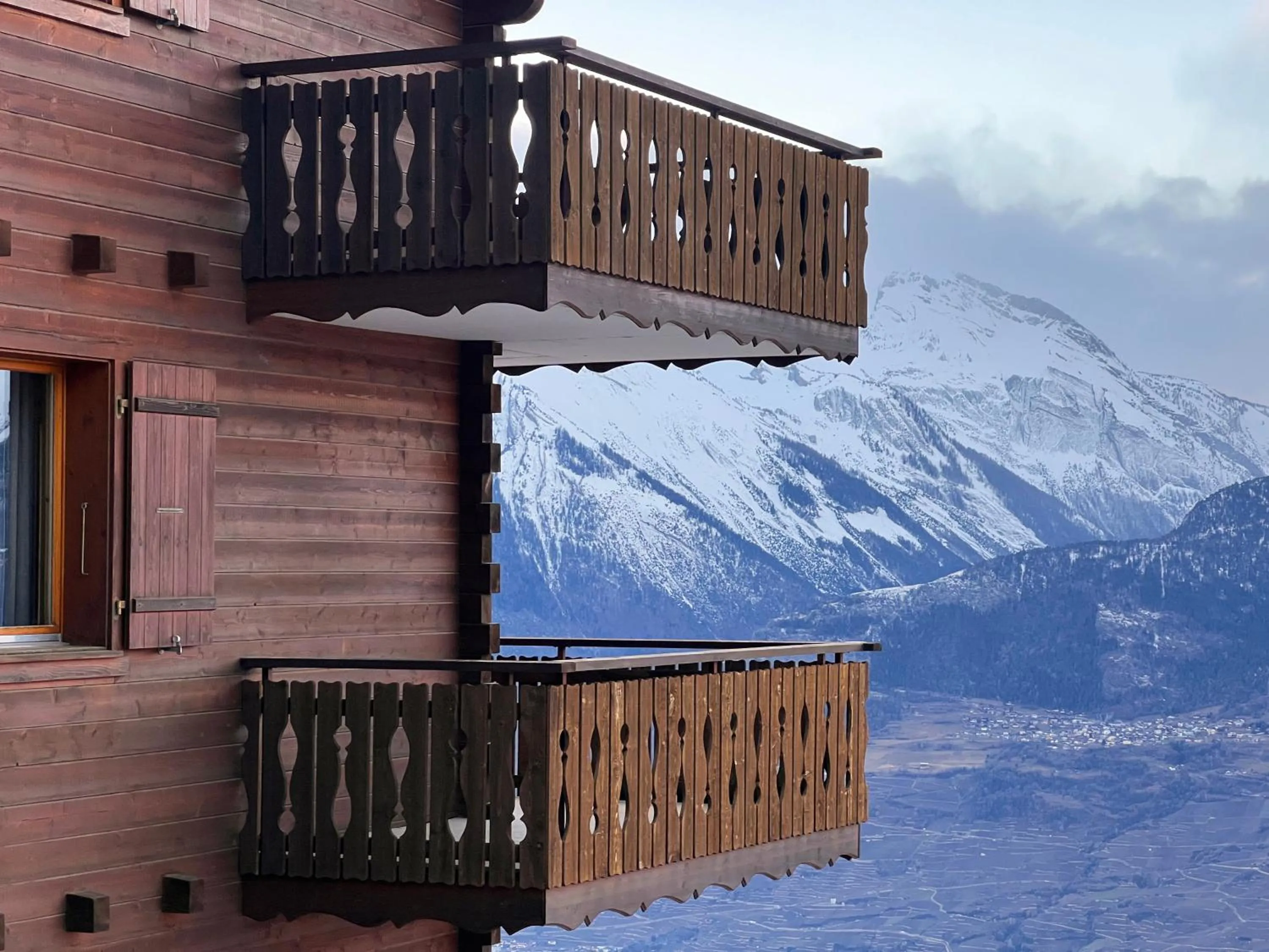 Property building in Hôtel Chalet Royal