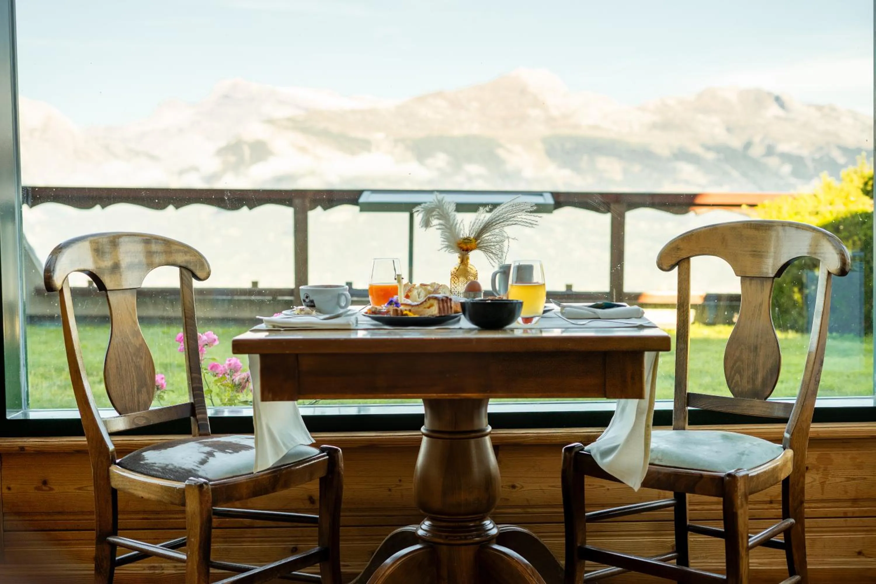 Restaurant/places to eat in Hôtel Chalet Royal