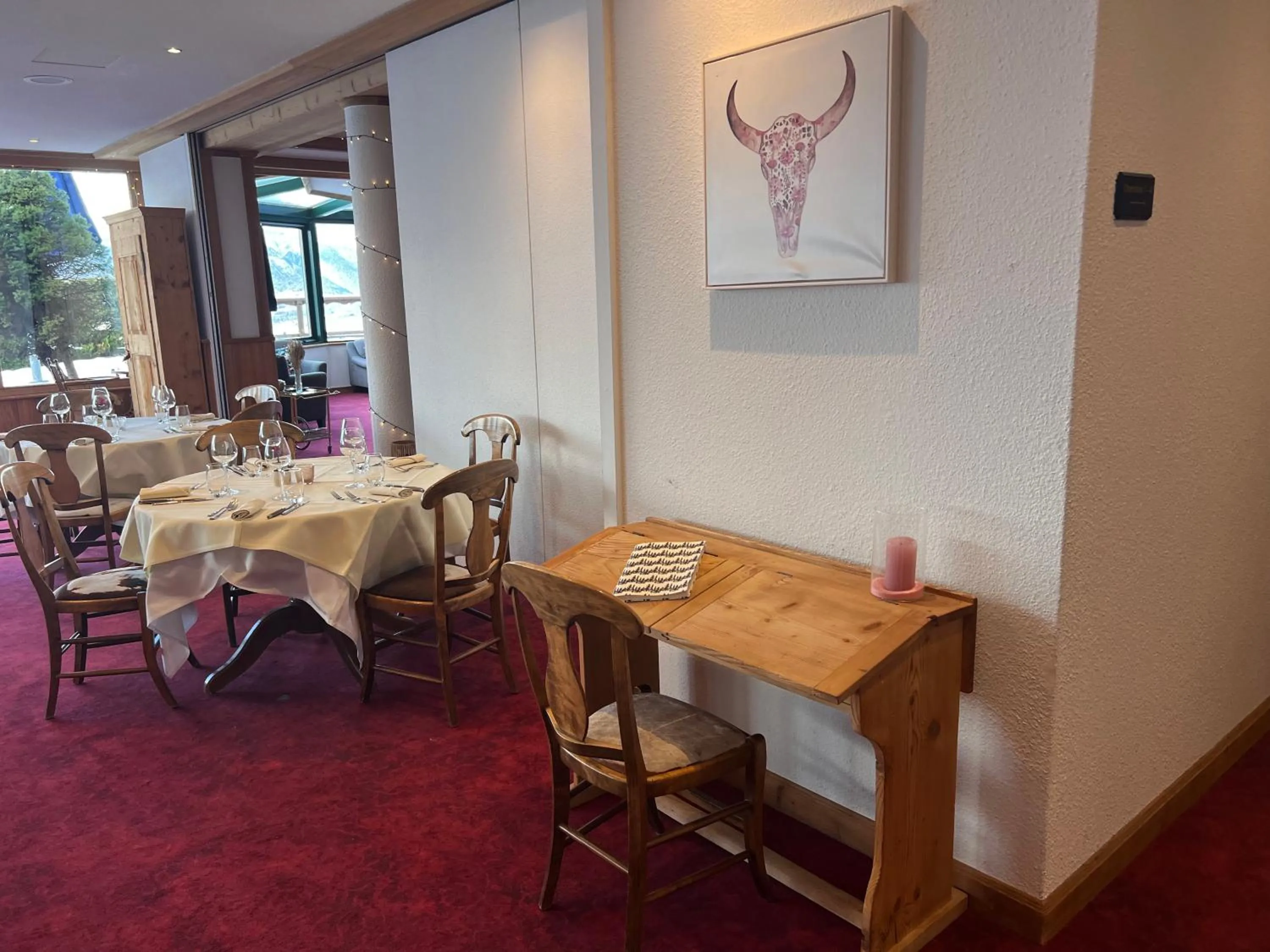 Restaurant/places to eat in Hôtel Chalet Royal