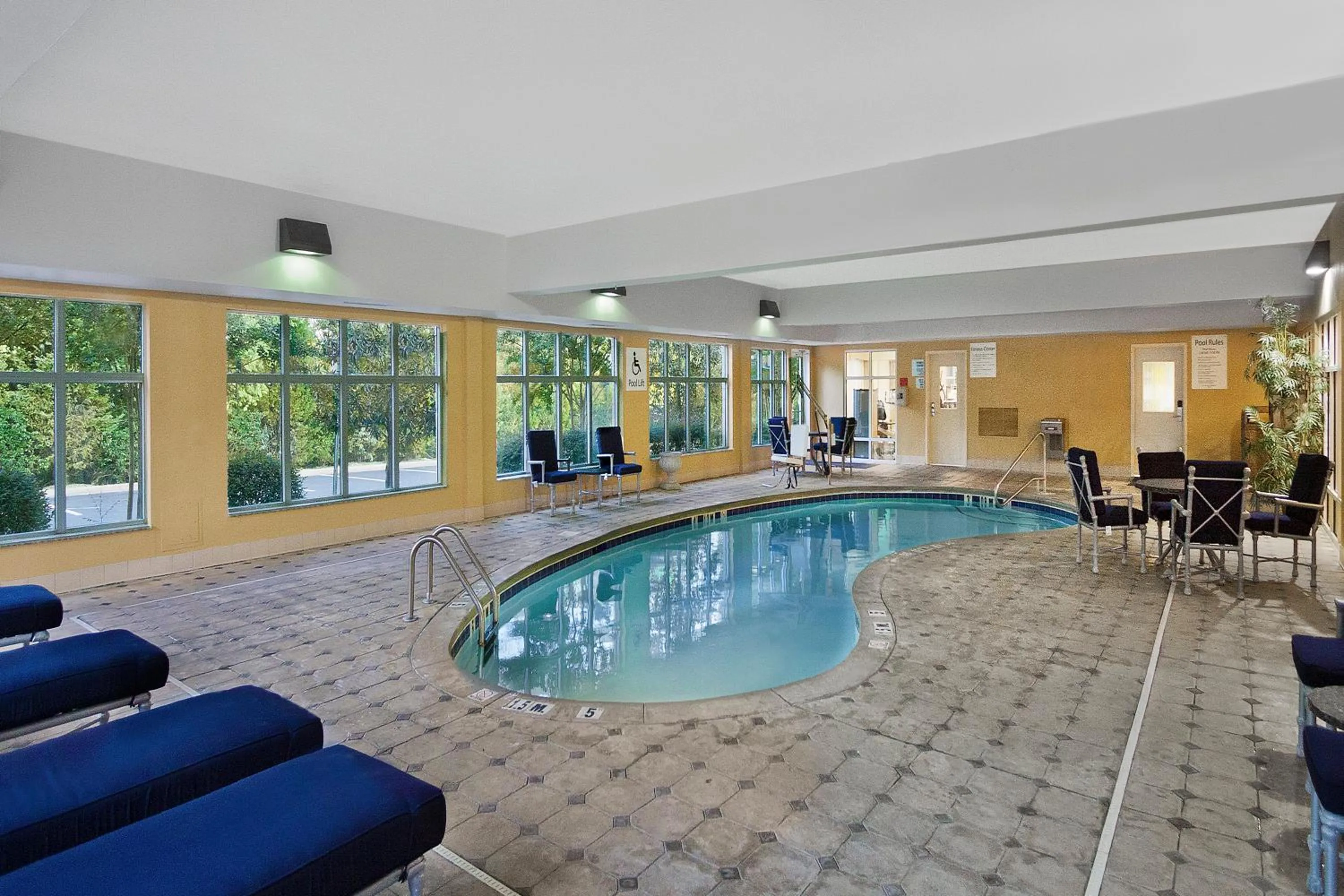 Swimming pool in Holiday Inn Express Hotel & Suites - Concord by IHG