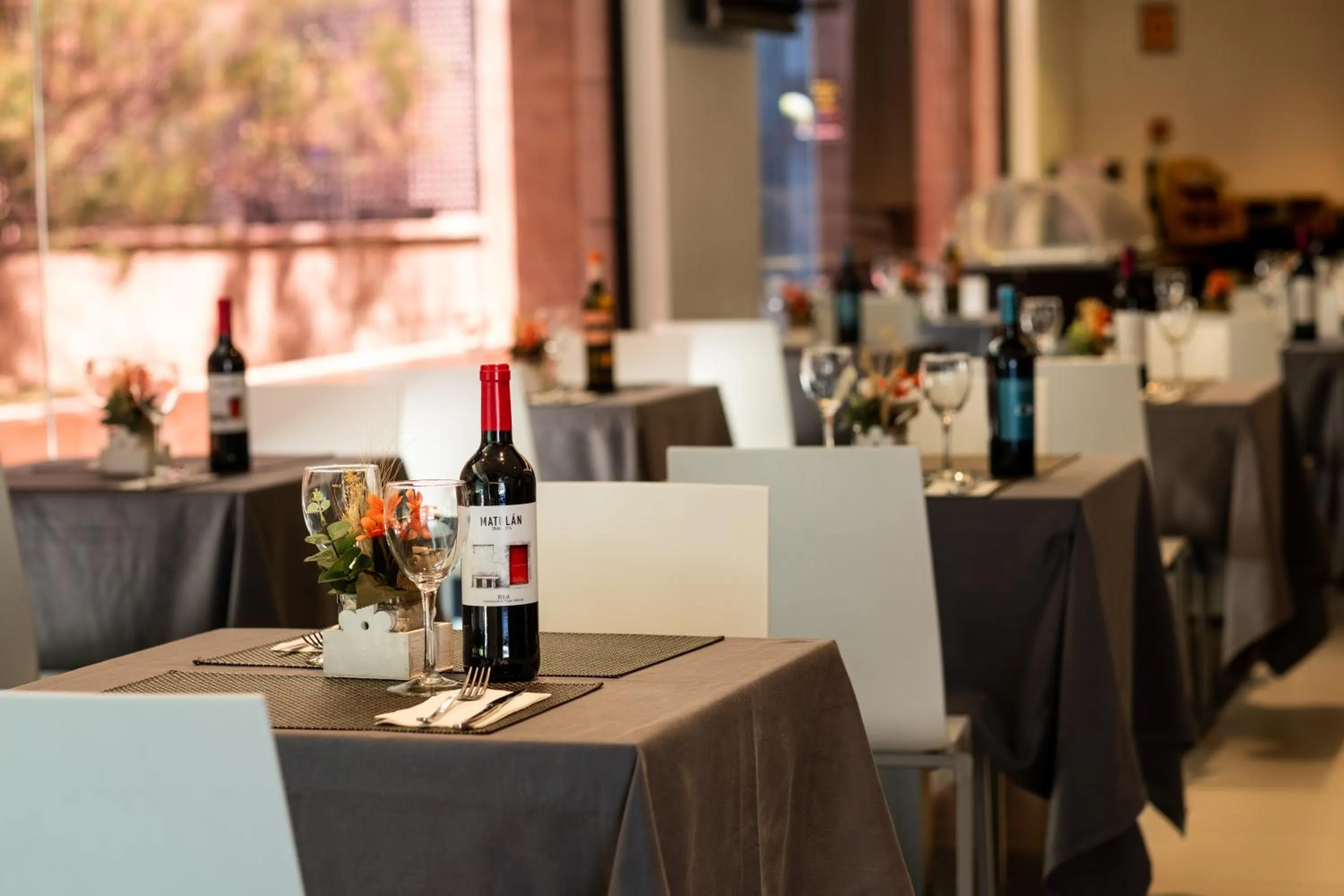 Restaurant/places to eat in TaCH Madrid Airport