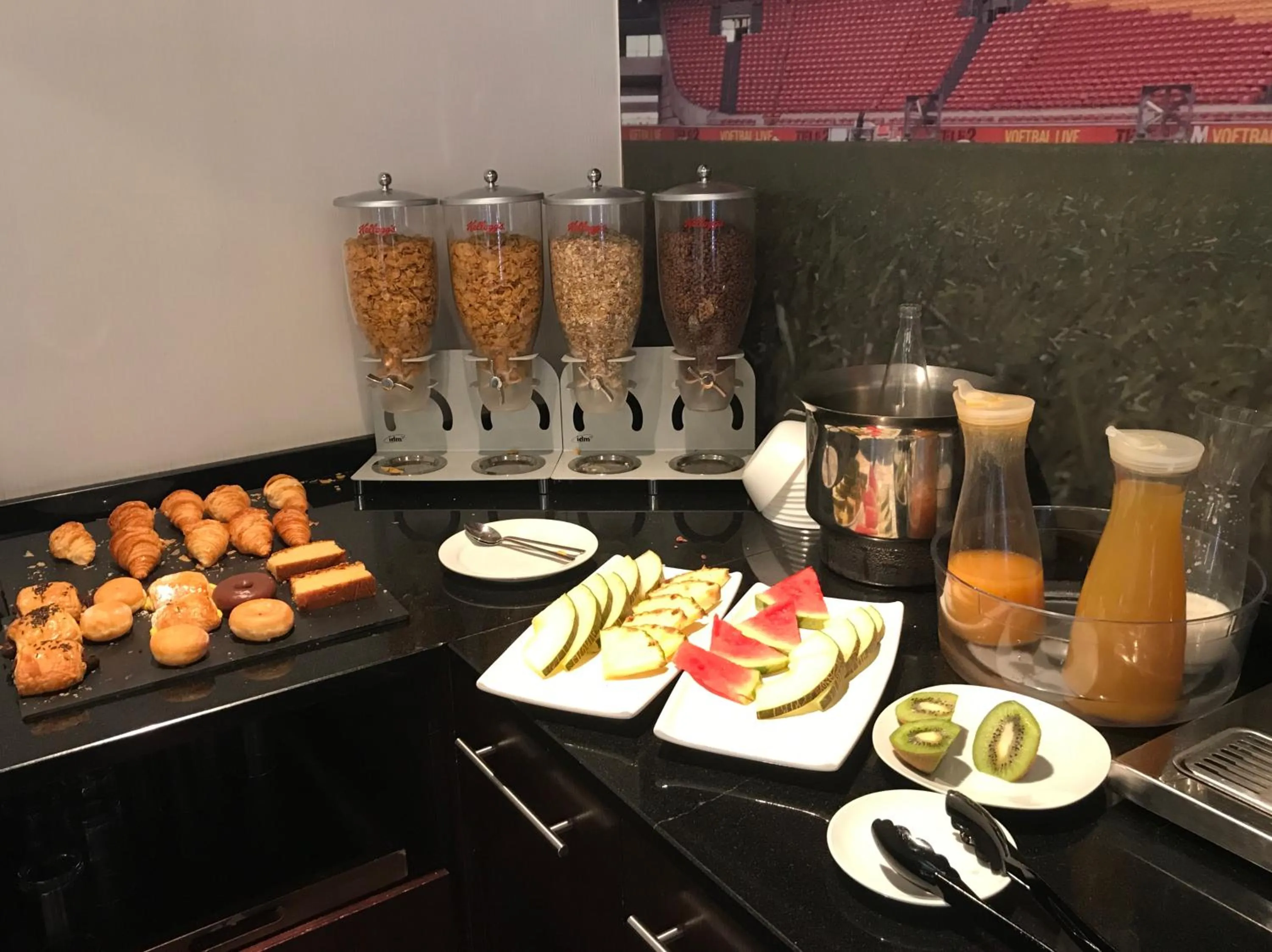 Restaurant/places to eat in TaCH Madrid Airport