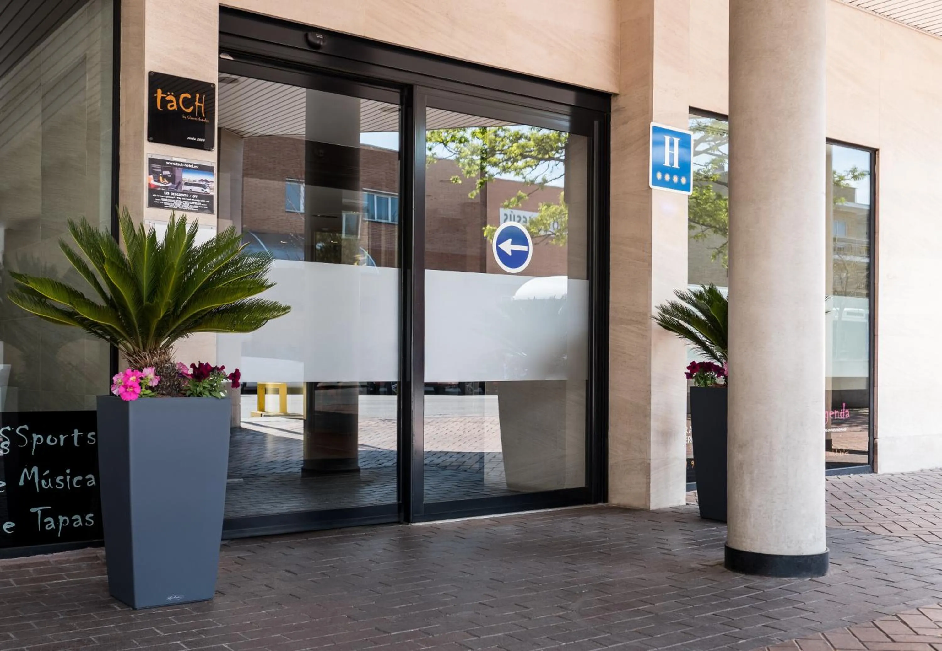 Facade/entrance in TaCH Madrid Airport