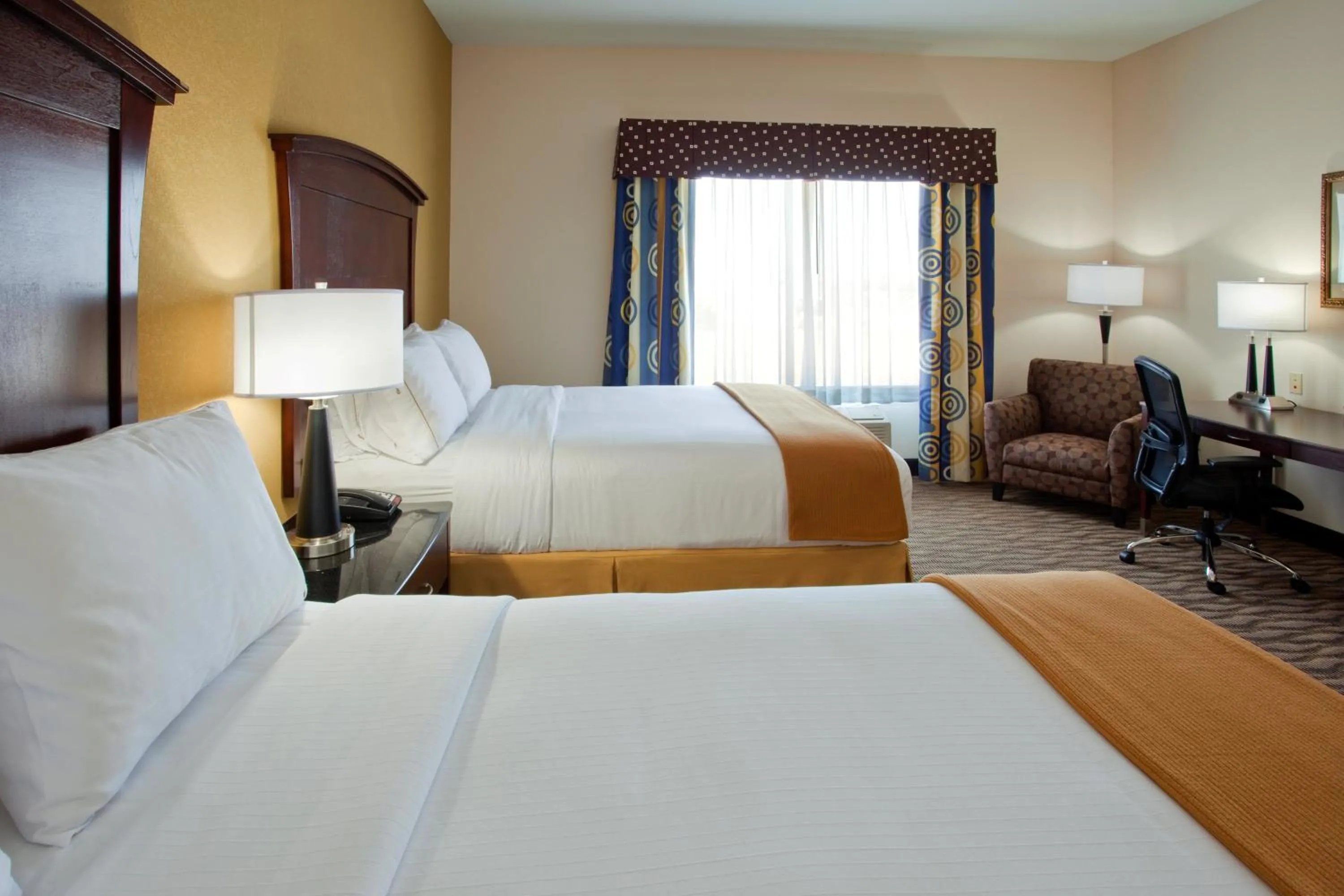 Photo of the whole room, Bed in Holiday Inn Express & Suites Austin South-Buda by IHG