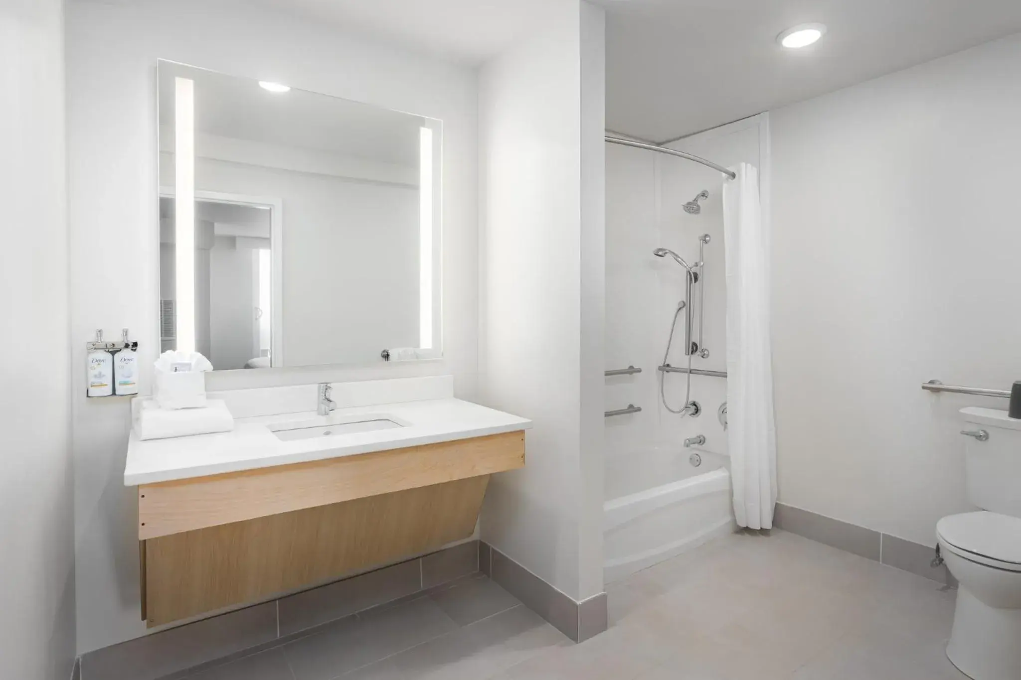 Suite with One King Bed and One Bunk Bed - Mobility Access and Kids Friendly in Holiday Inn Resort Oceanfront at Surfside Beach by IHG Suite with One King Bed and One Bunk Bed - Mobility Access and Kids Friendly in Holiday Inn Resort Oceanfront at Surfside Beach by IHG