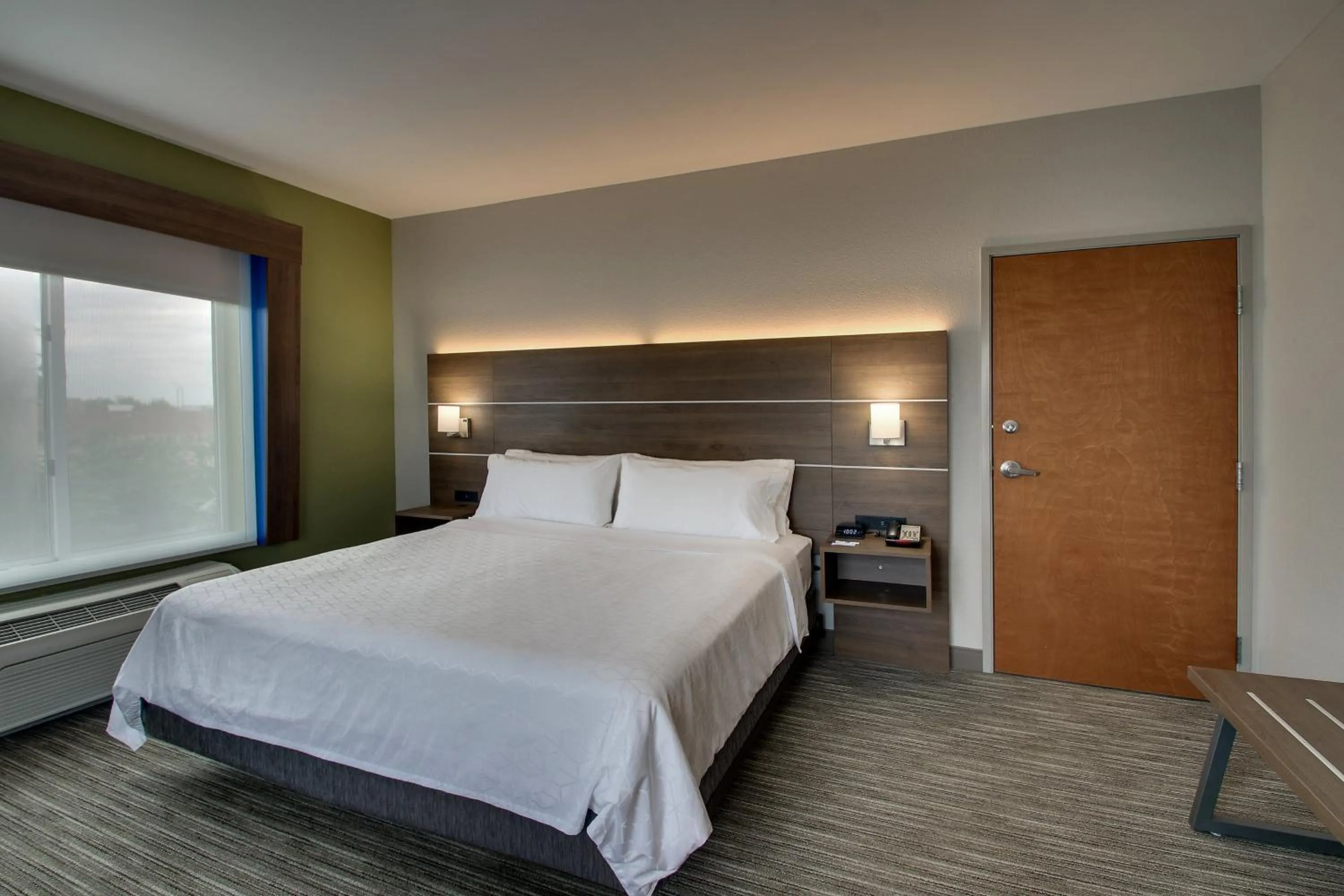 Photo of the whole room, Bed in Holiday Inn Express Hotel & Suites Carson City by IHG