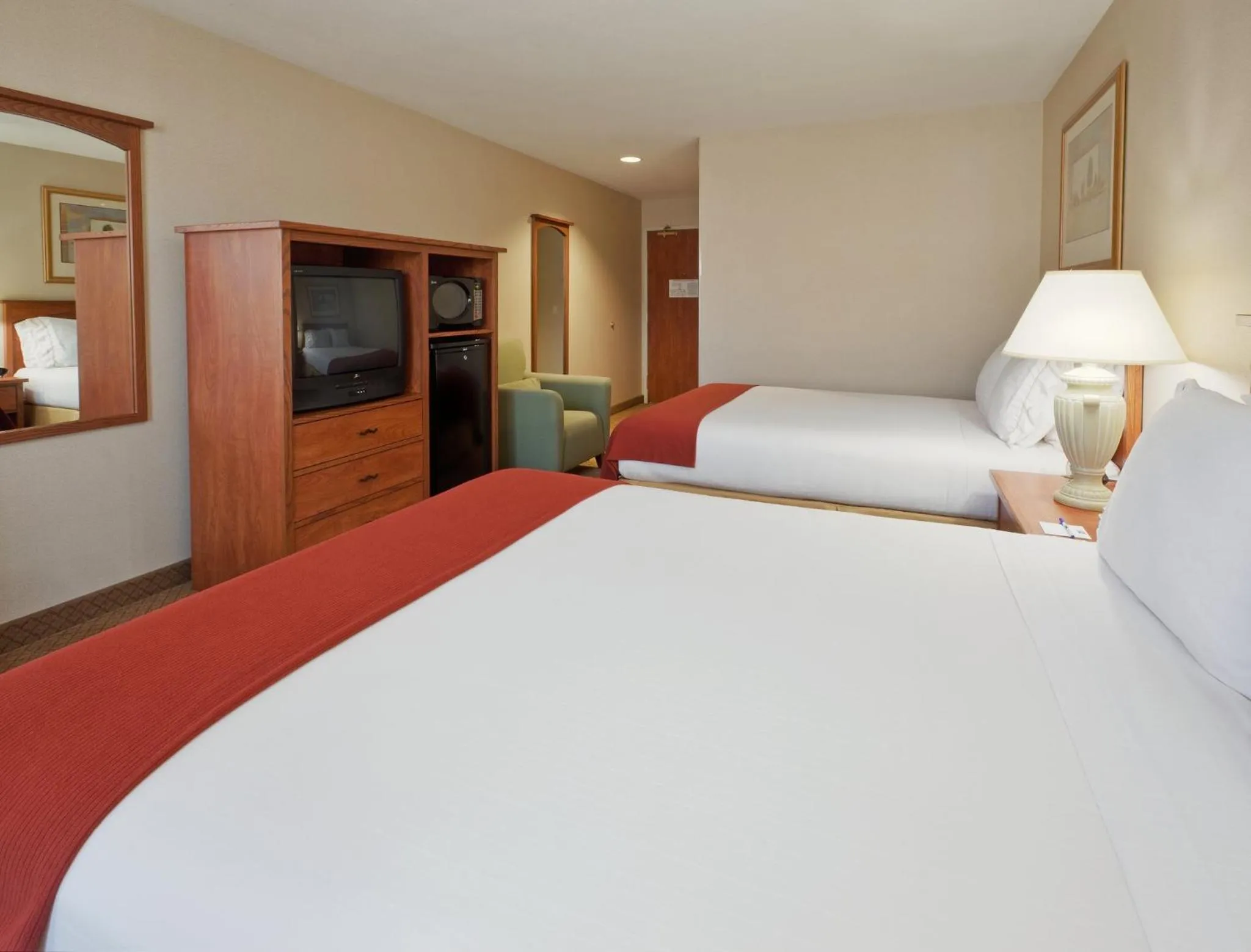 Photo of the whole room, Bed in Holiday Inn Express Hotel & Suites Carson City by IHG